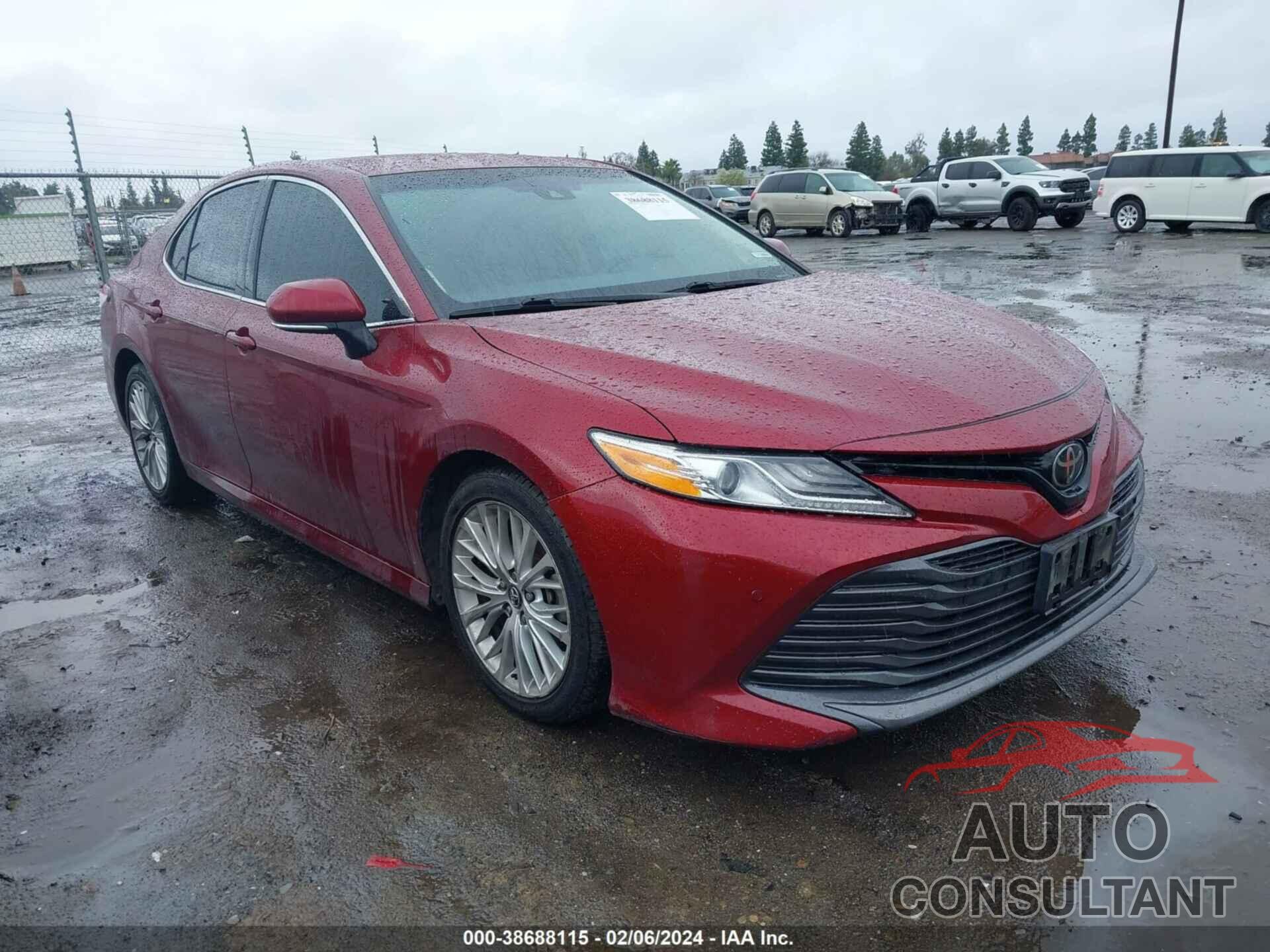 TOYOTA CAMRY 2018 - 4T1B11HK0JU504586