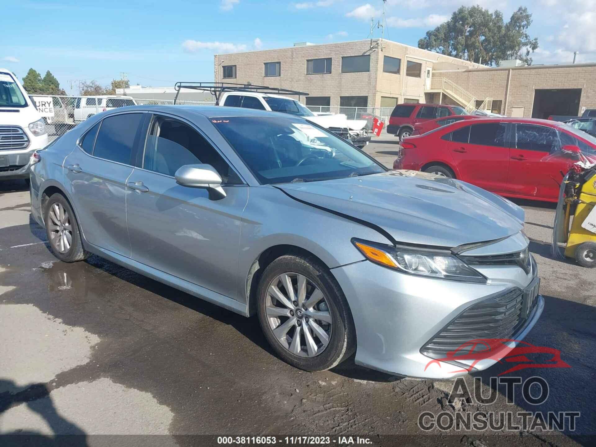 TOYOTA CAMRY 2018 - 4T1B11HK0JU563220