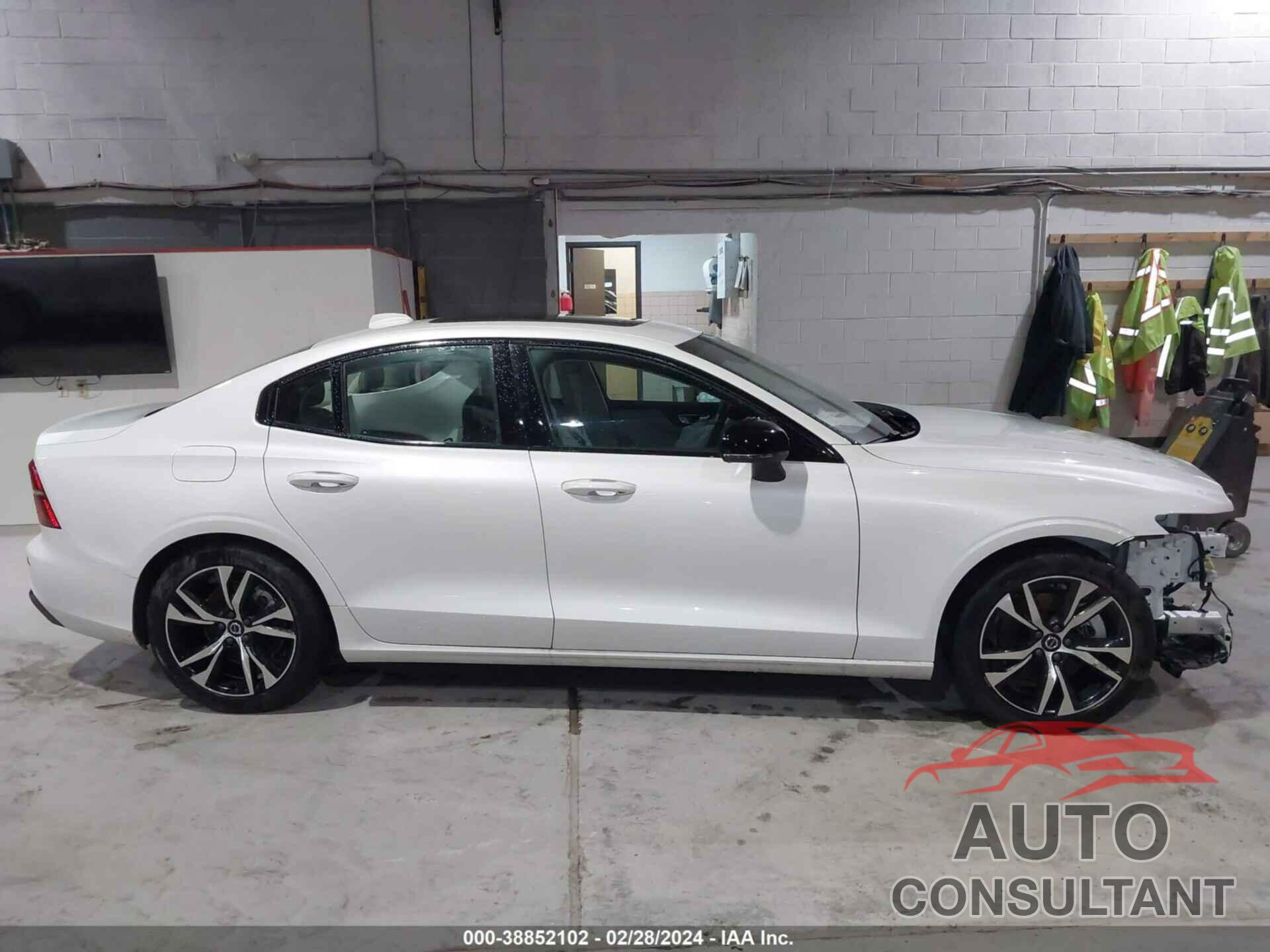 VOLVO S60 2023 - 7JRL12TV9PG252135