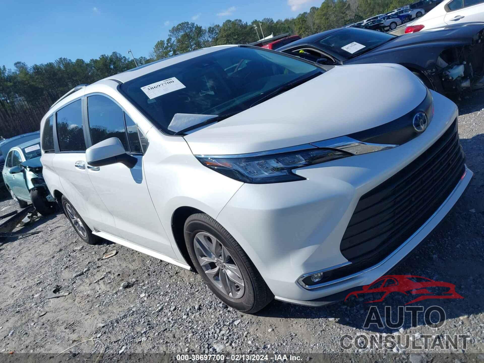 TOYOTA SIENNA 2023 - 5TDYRKECXPS169375