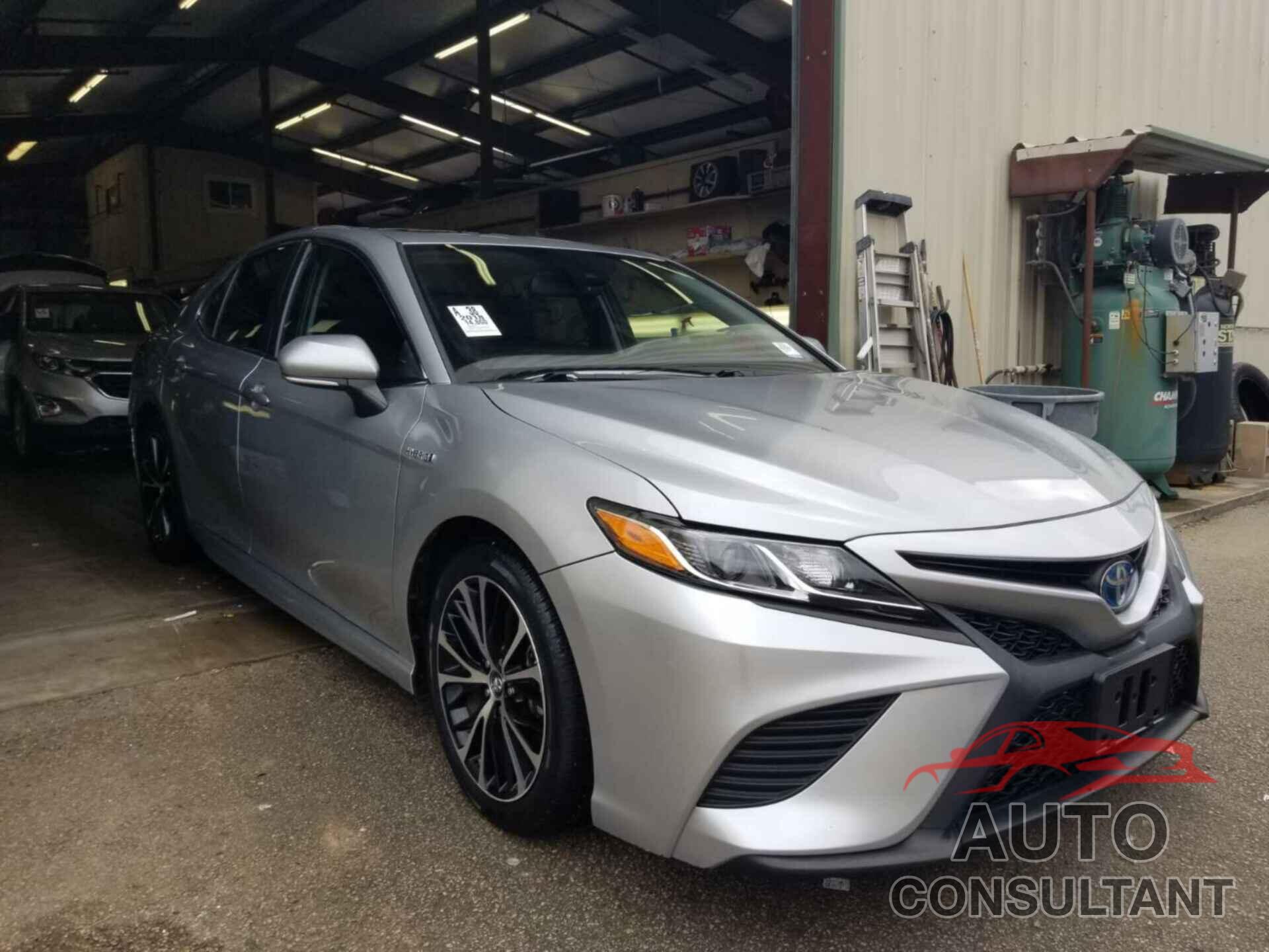 TOYOTA CAMRY HYBRID 2018 - 4T1B21HK0JU501250