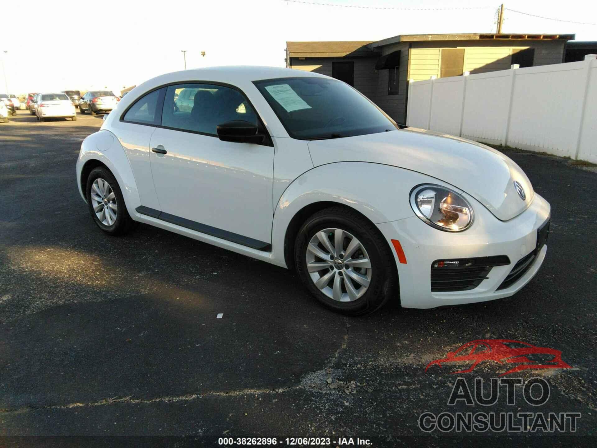 VOLKSWAGEN BEETLE 2017 - 3VWF17AT2HM622789