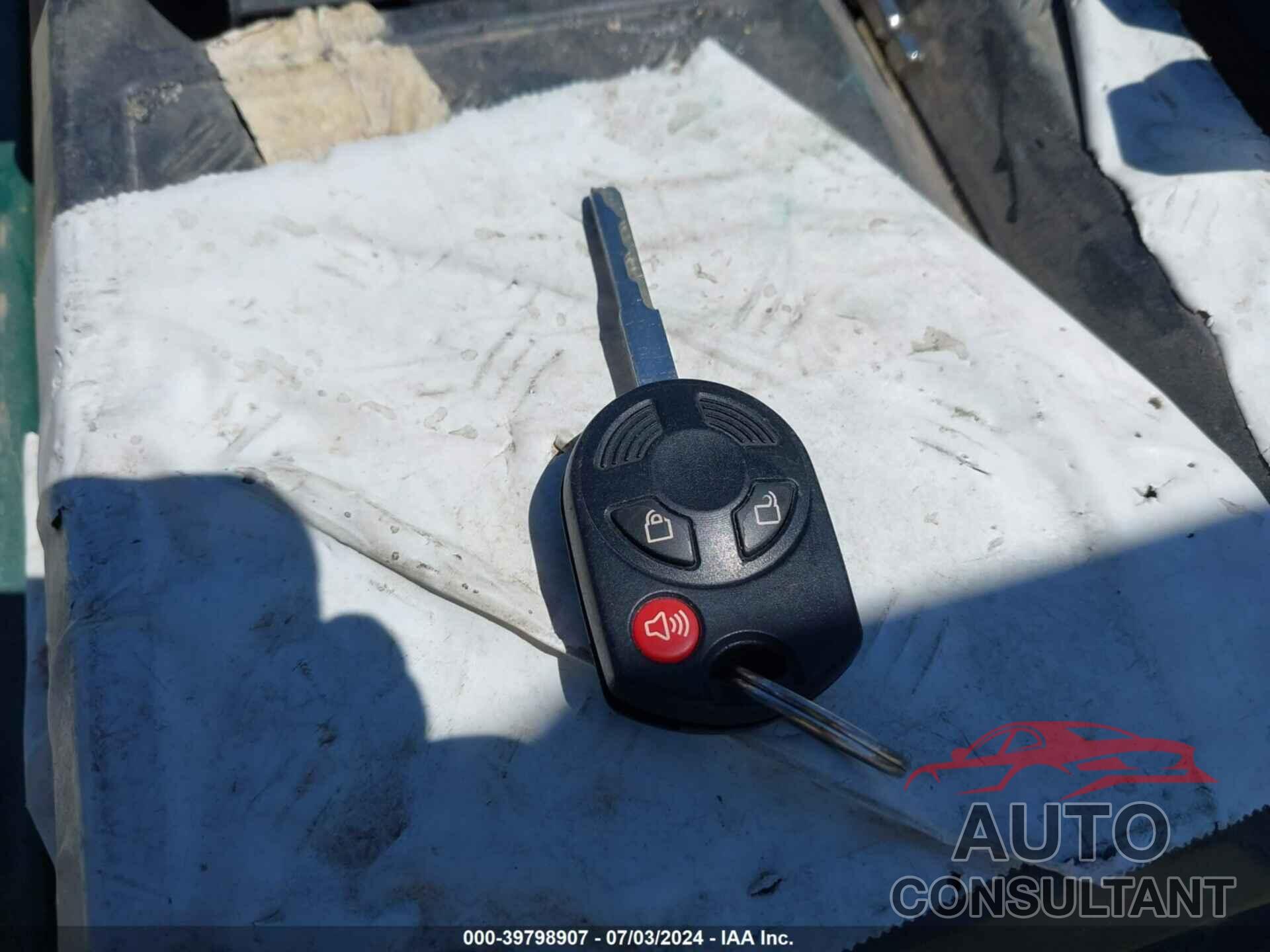FORD ESCAPE 2017 - 1FMCU0F72HUD43155