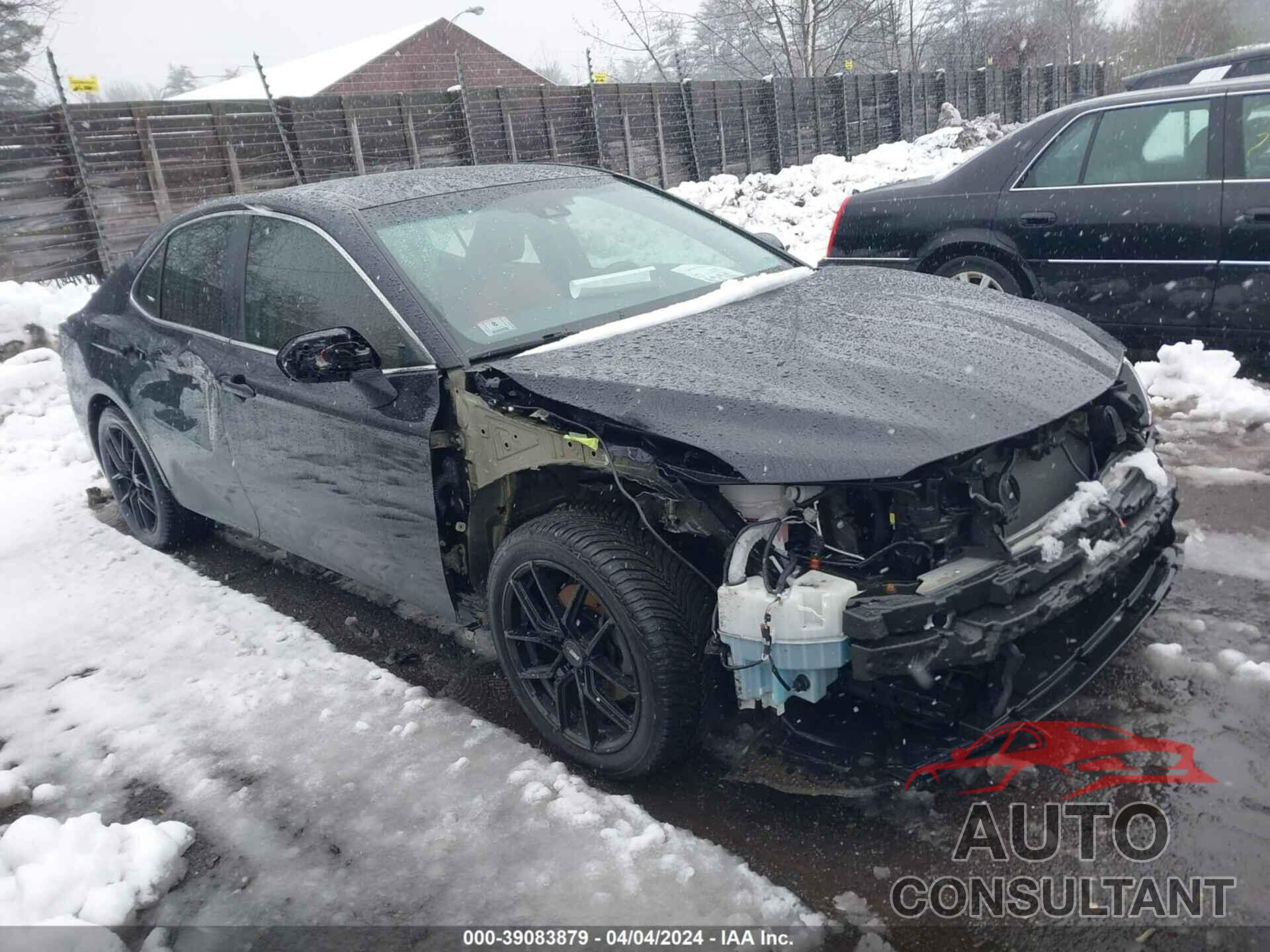 TOYOTA CAMRY 2018 - 4T1B11HK1JU576686
