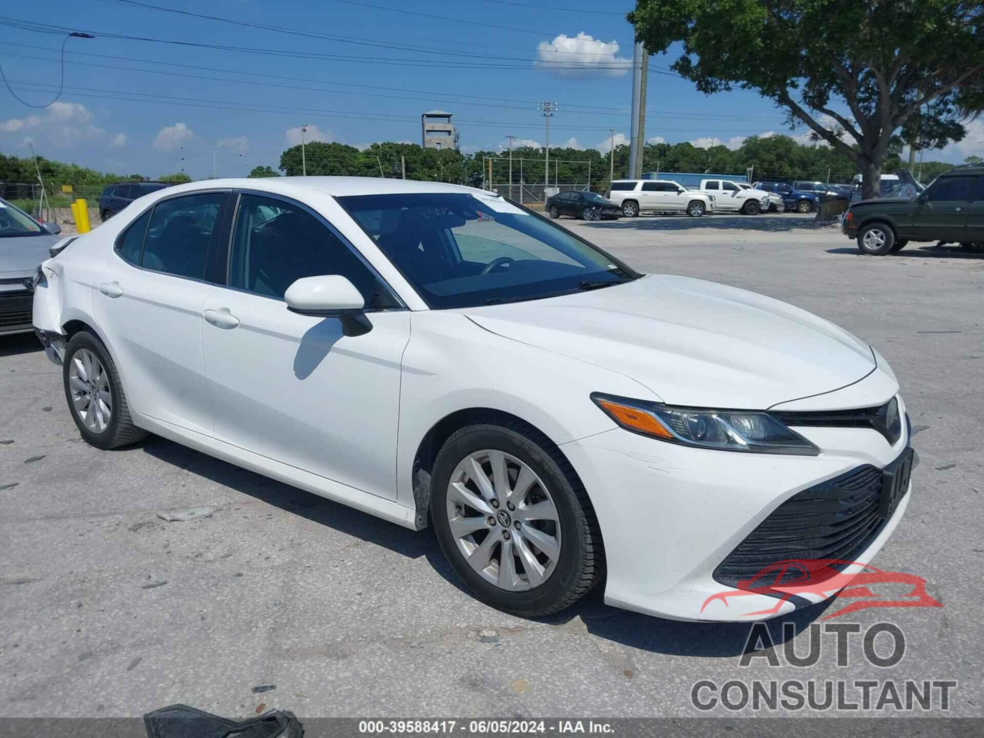 TOYOTA CAMRY 2018 - 4T1B11HK4JU014846