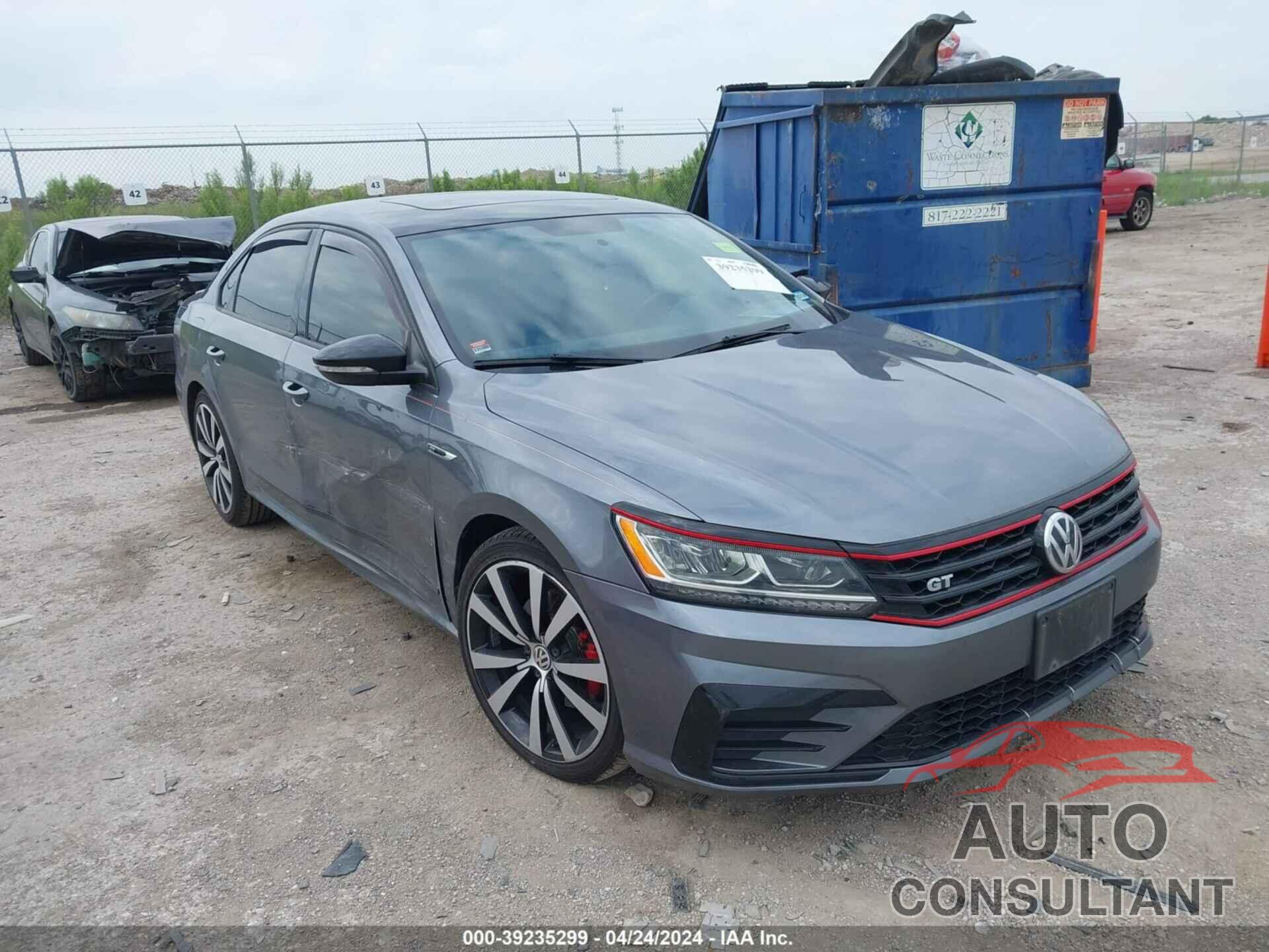 VOLKSWAGEN PASSAT 2018 - 1VWBM7A33JC041346