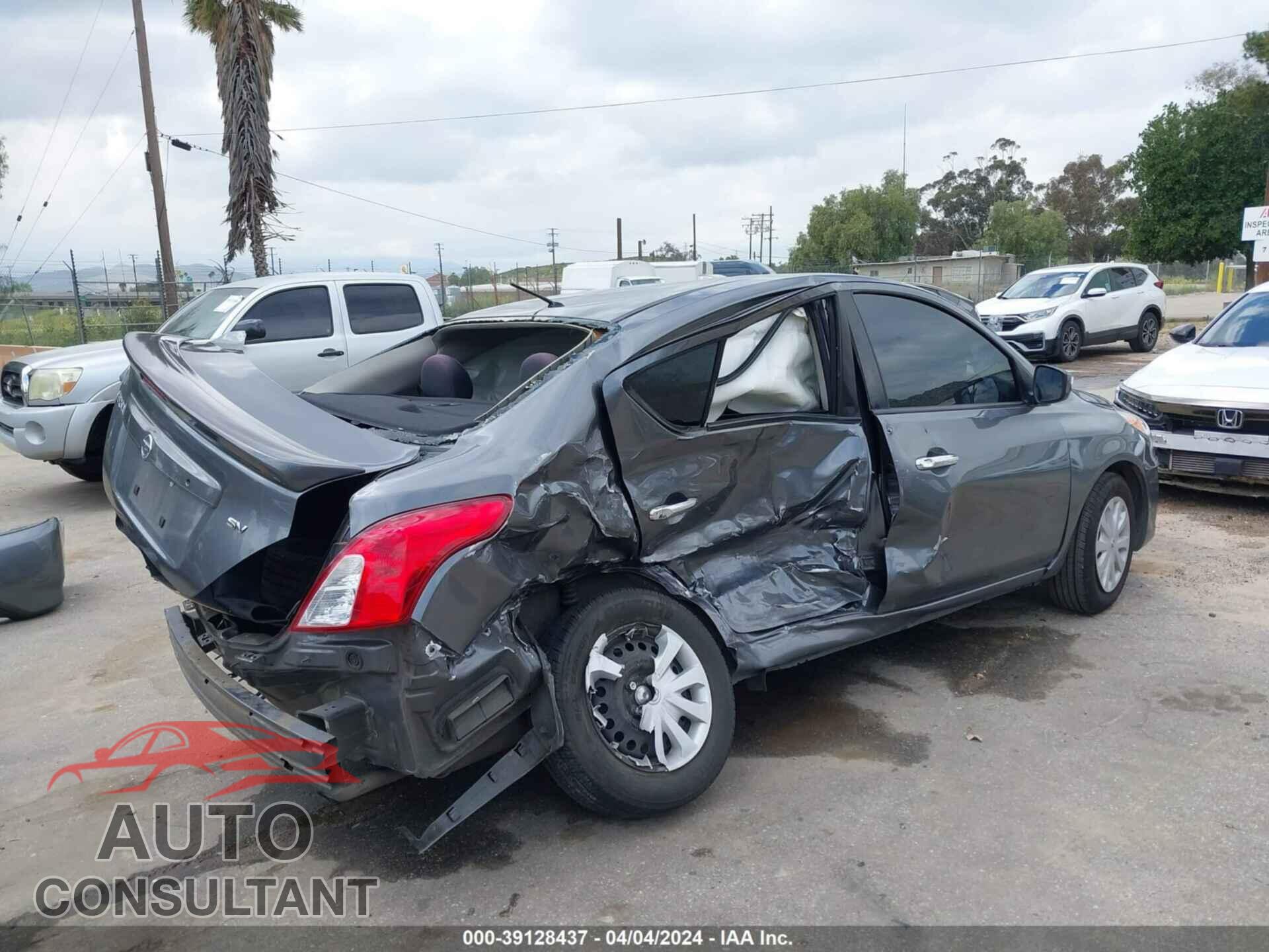 NISSAN VERSA 2018 - 3N1CN7AP1JL853596