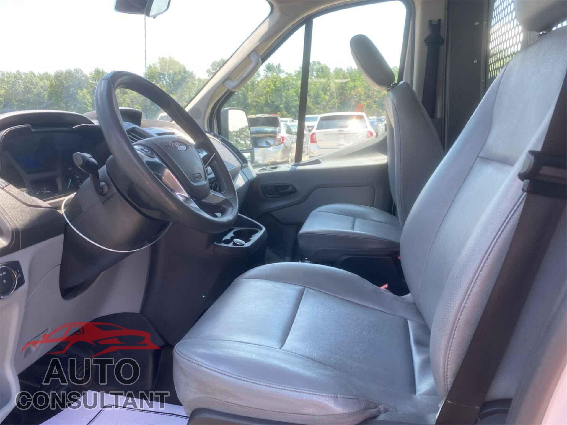 FORD TRANSIT 2019 - 1FTYR2CGXKKB82102