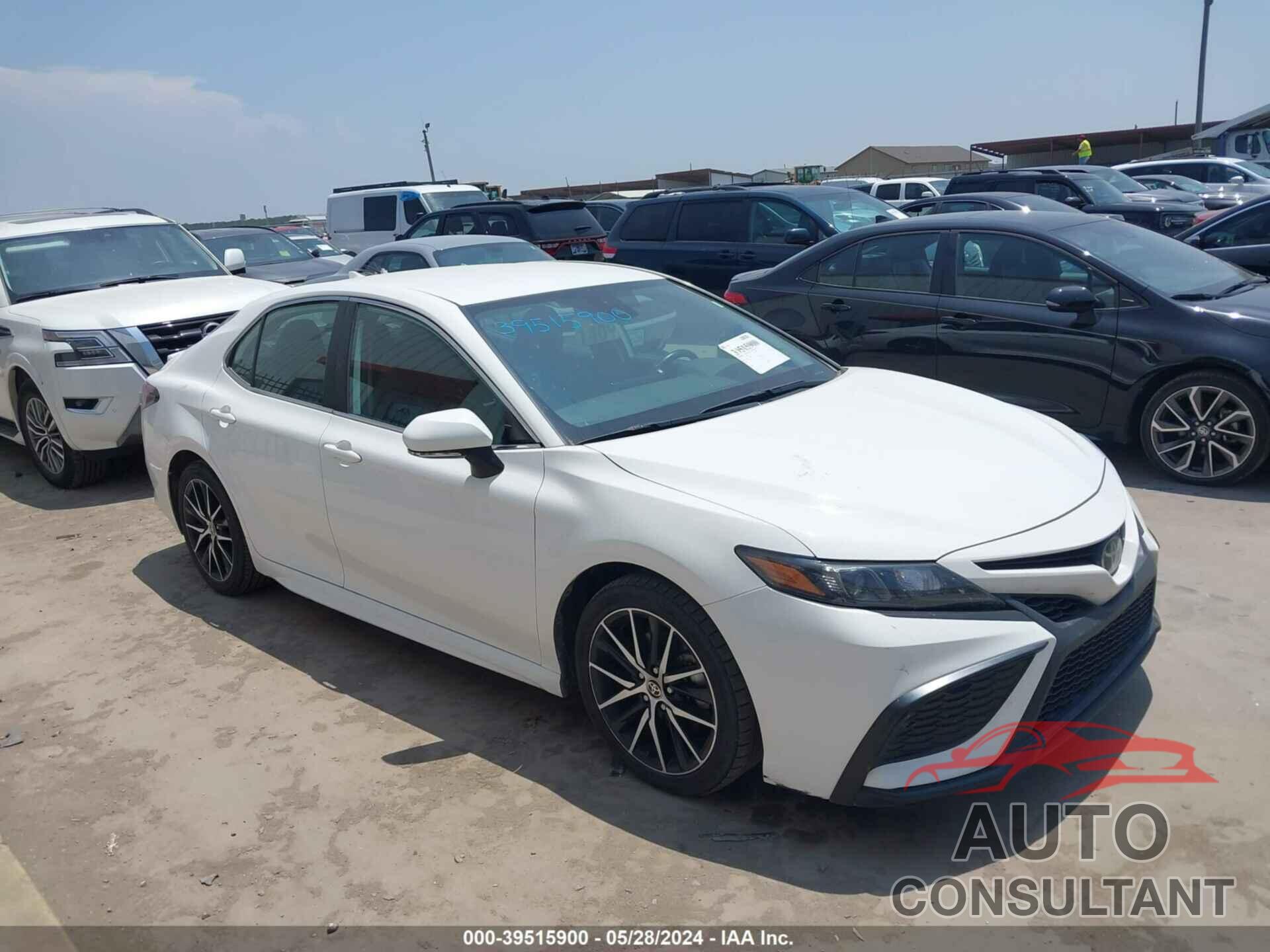 TOYOTA CAMRY 2022 - 4T1G11AK2NU051948