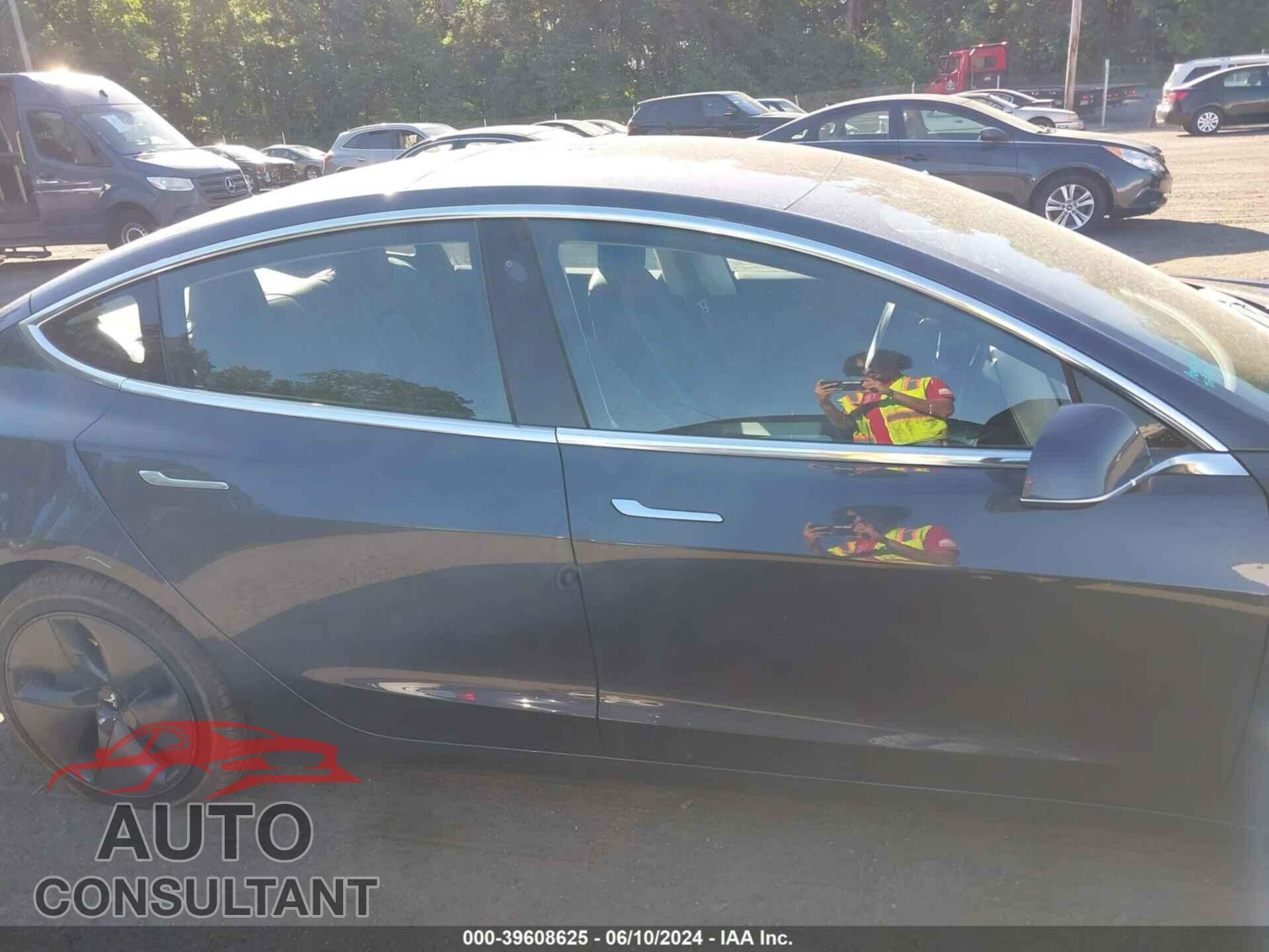 TESLA MODEL 3 2018 - 5YJ3E1EA9JF004010