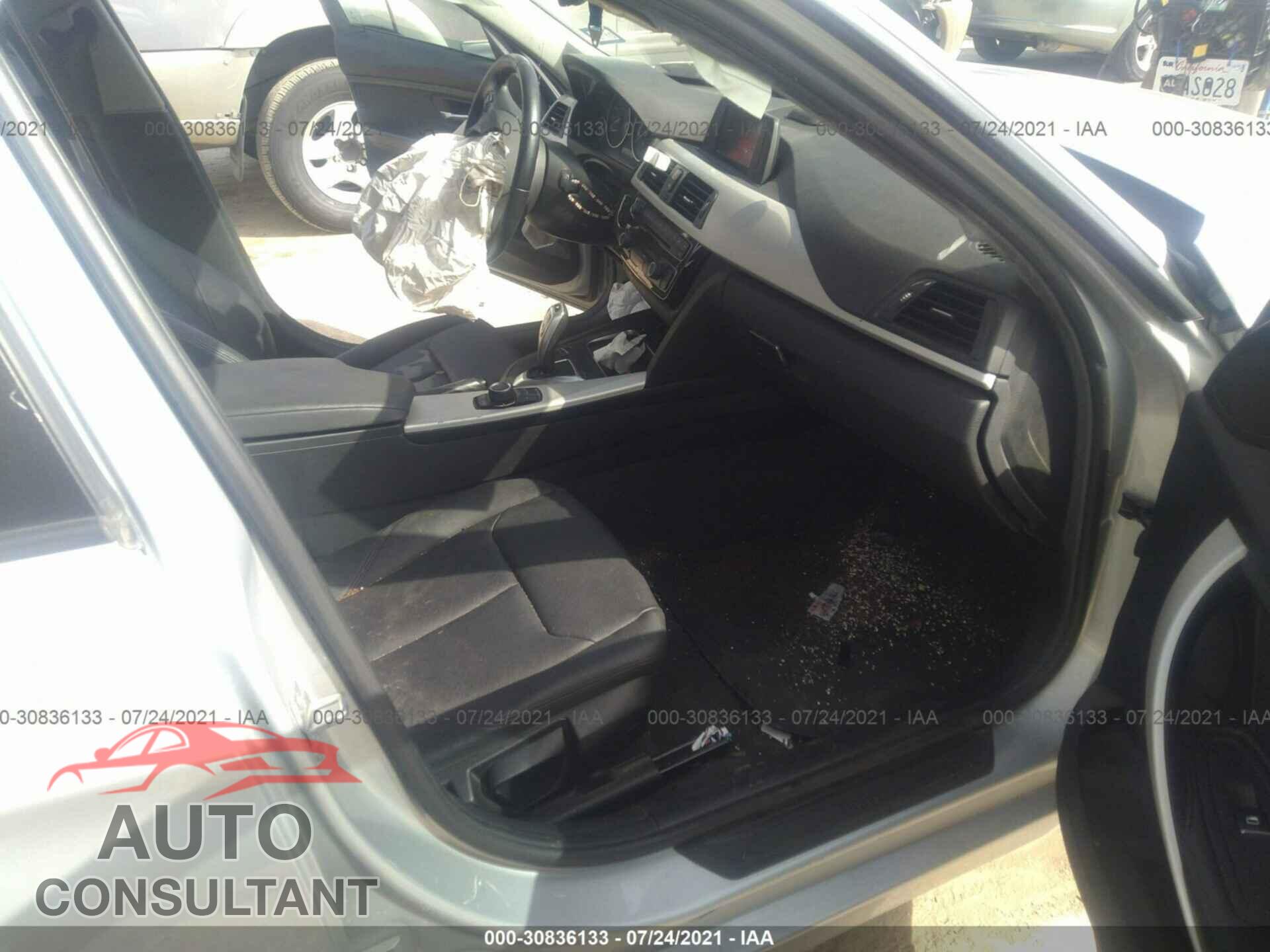 BMW 3 SERIES 2016 - WBA8E1G52GNU10613