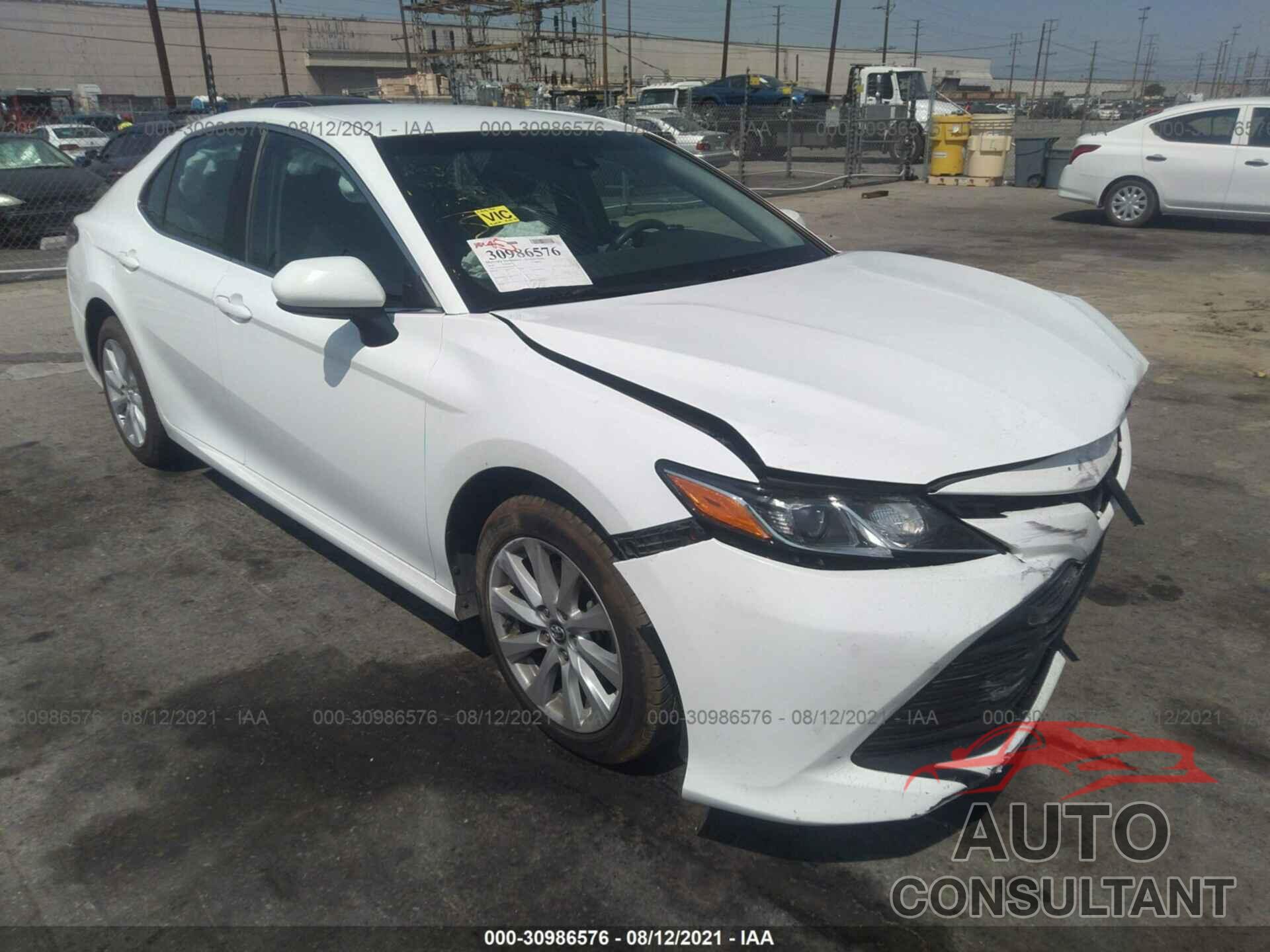 TOYOTA CAMRY 2018 - 4T1B11HK4JU599007
