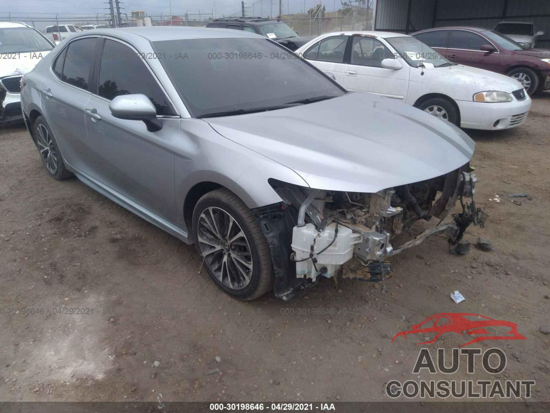 TOYOTA CAMRY 2018 - 4T1B11HK4JU048219