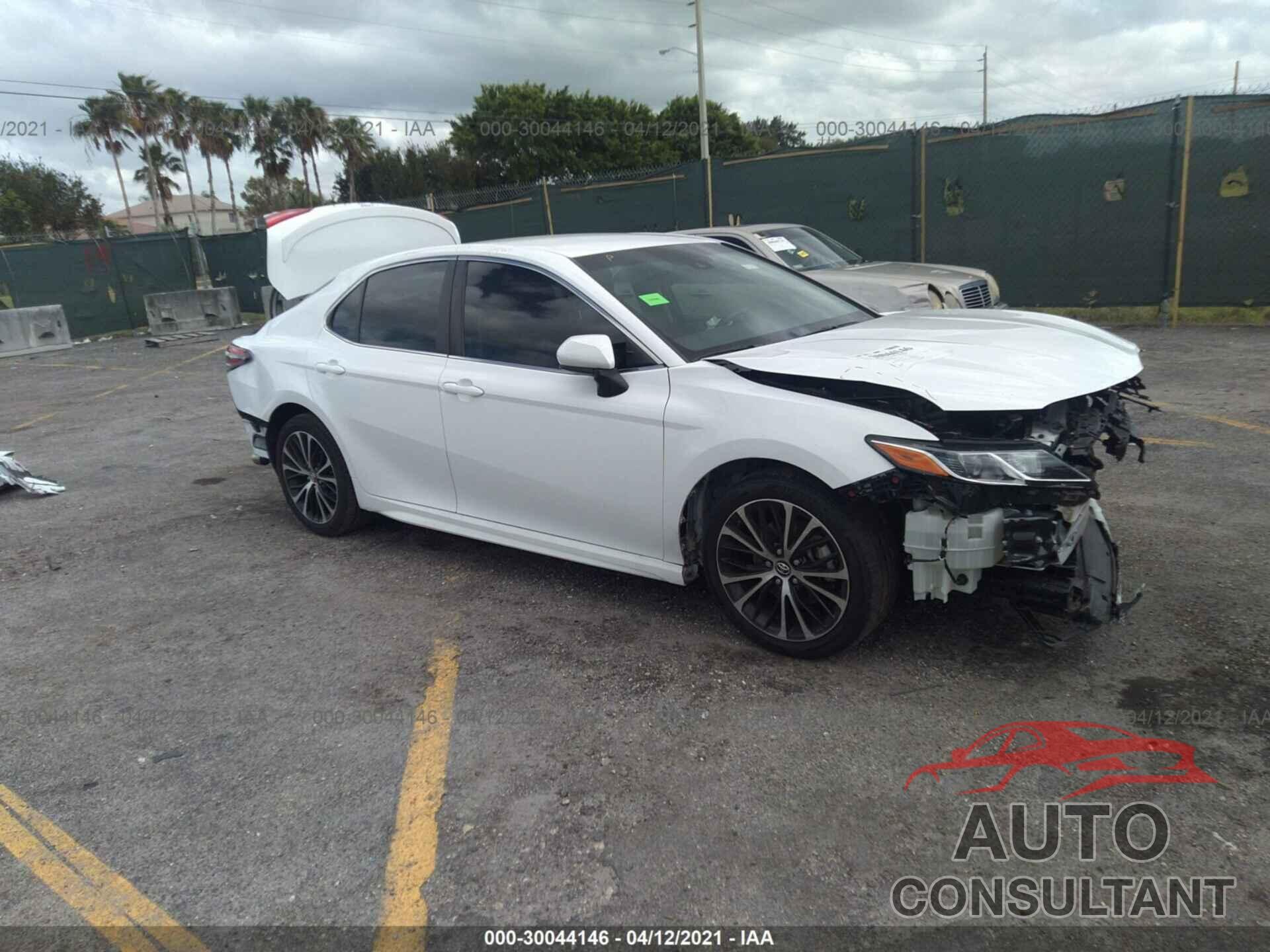 TOYOTA CAMRY 2018 - 4T1B11HK9JU577407