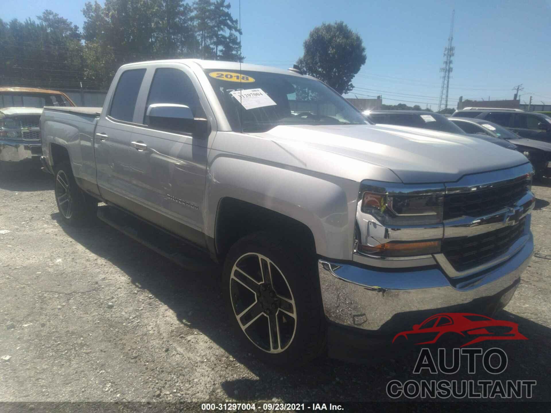 CHEVROLET SILVERADO 1500 2018 - 1GCRCREH3JZ288045
