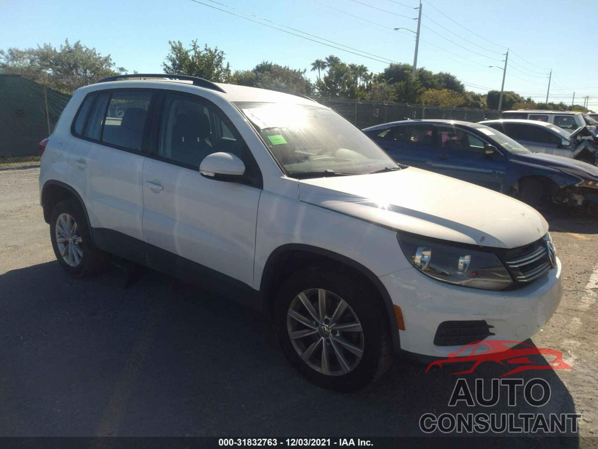 VOLKSWAGEN TIGUAN 2017 - WVGAV7AX6HK048754