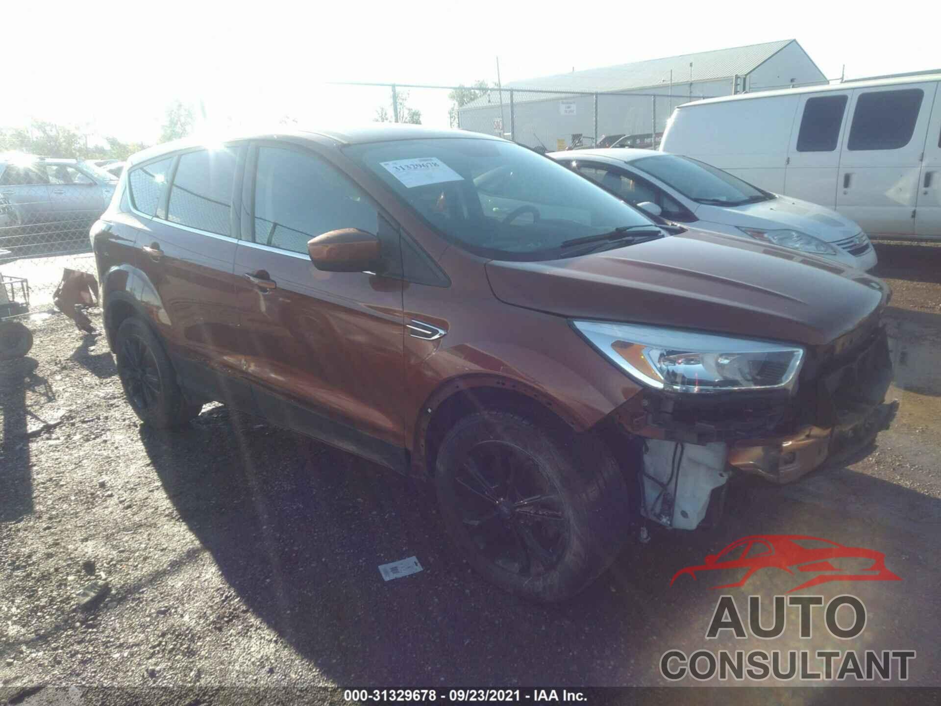 FORD ESCAPE 2017 - 1FMCU0GD7HUA11913