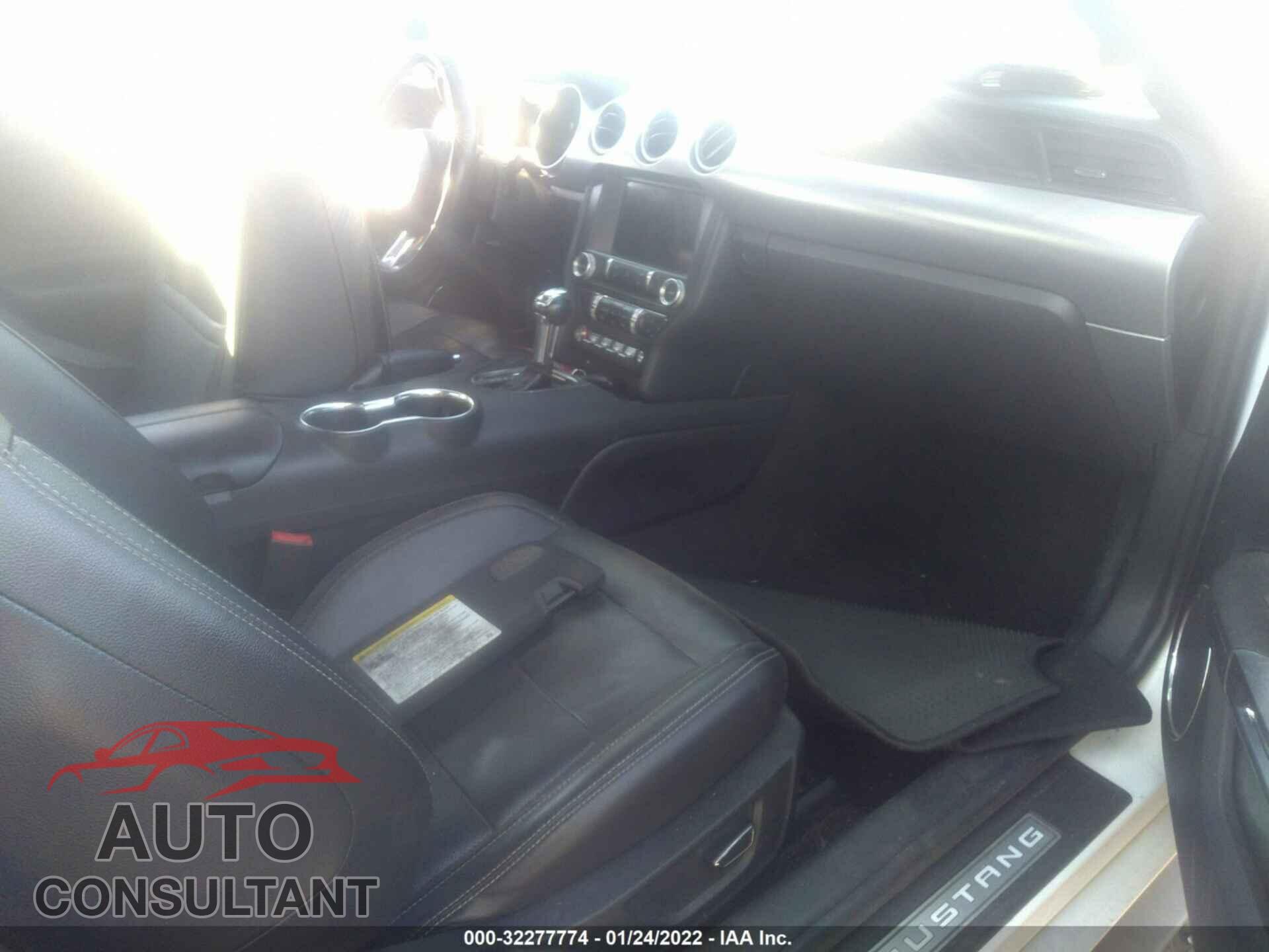 FORD MUSTANG 2018 - 1FATP8UH5J5115145