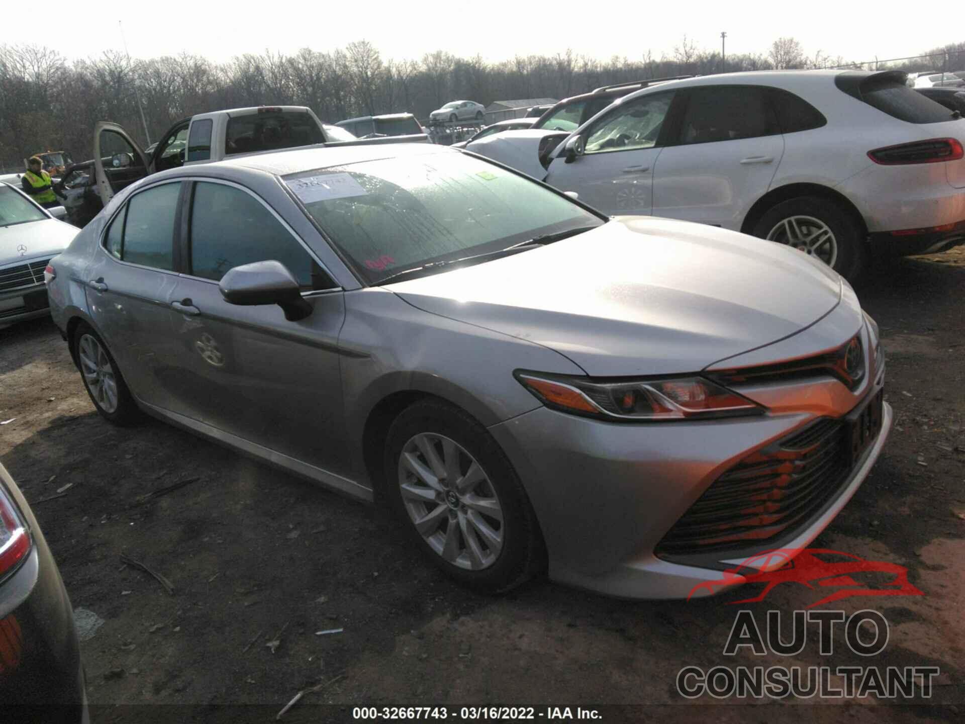TOYOTA CAMRY 2018 - 4T1B11HK6JU607995