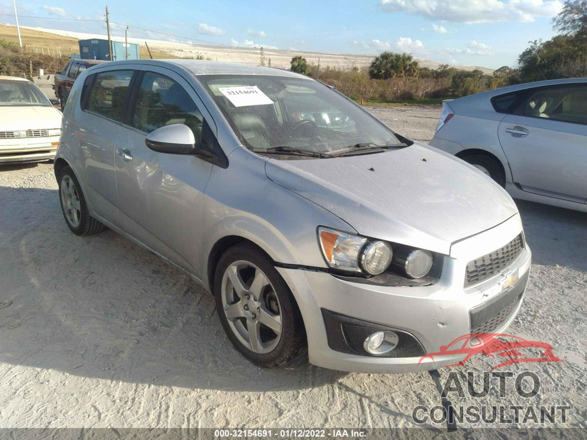 CHEVROLET SONIC 2016 - 1G1JE6SB3G4154494