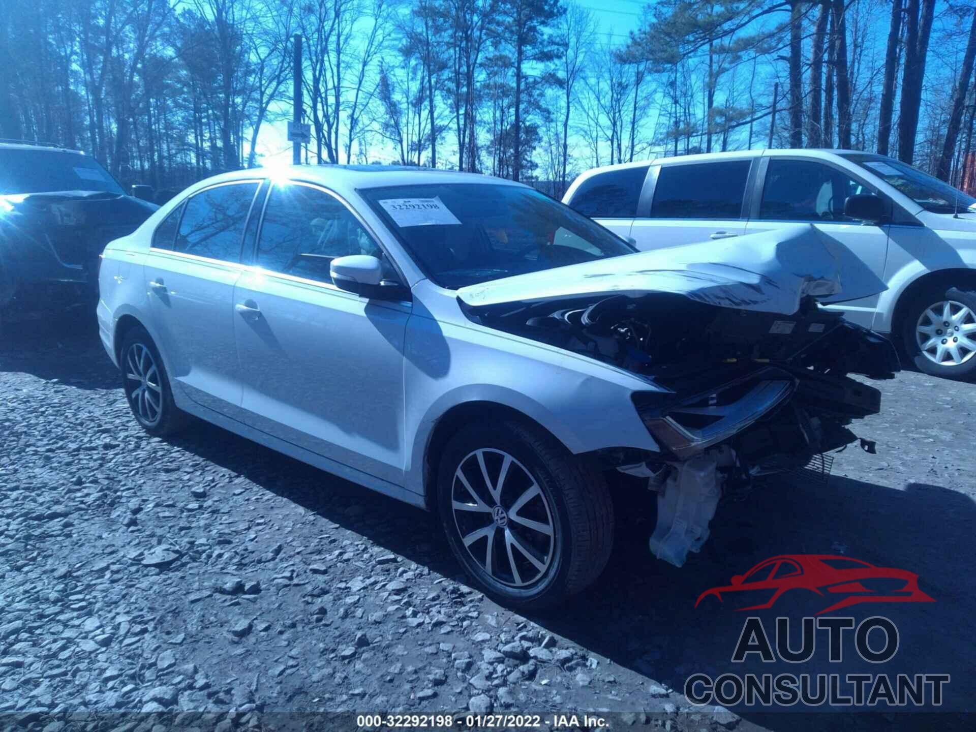 VOLKSWAGEN JETTA 2018 - 3VWDB7AJ1JM260866