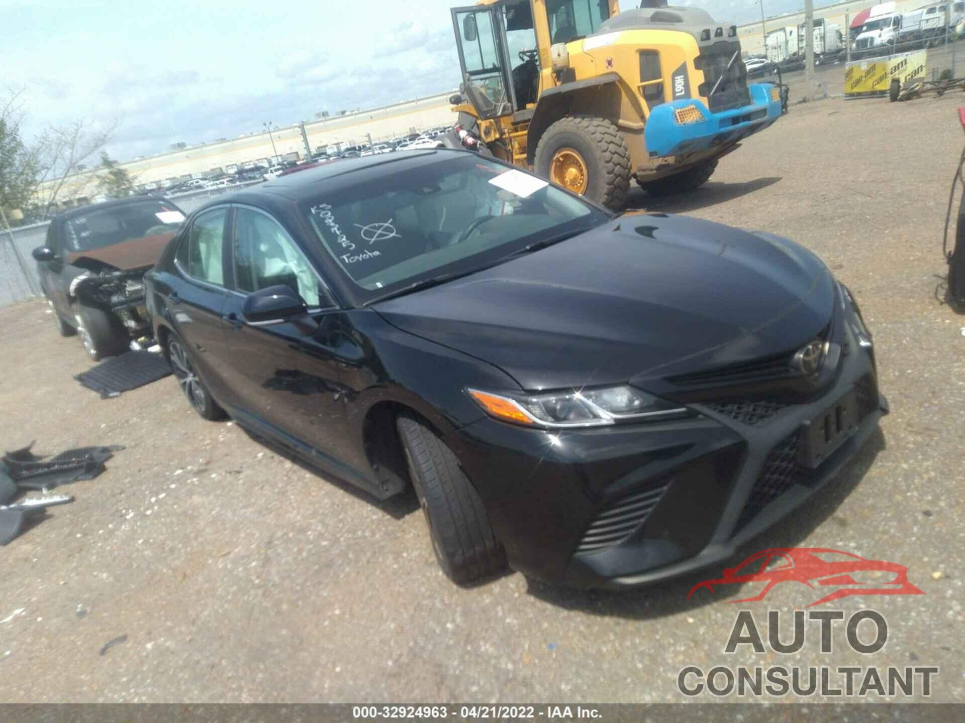 TOYOTA CAMRY 2018 - 4T1B11HK4JU023725