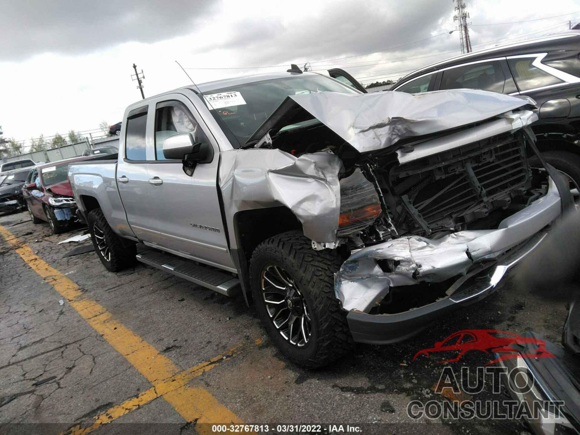 CHEVROLET SILVERADO 1500 2018 - 1GCVKREC3JZ260011