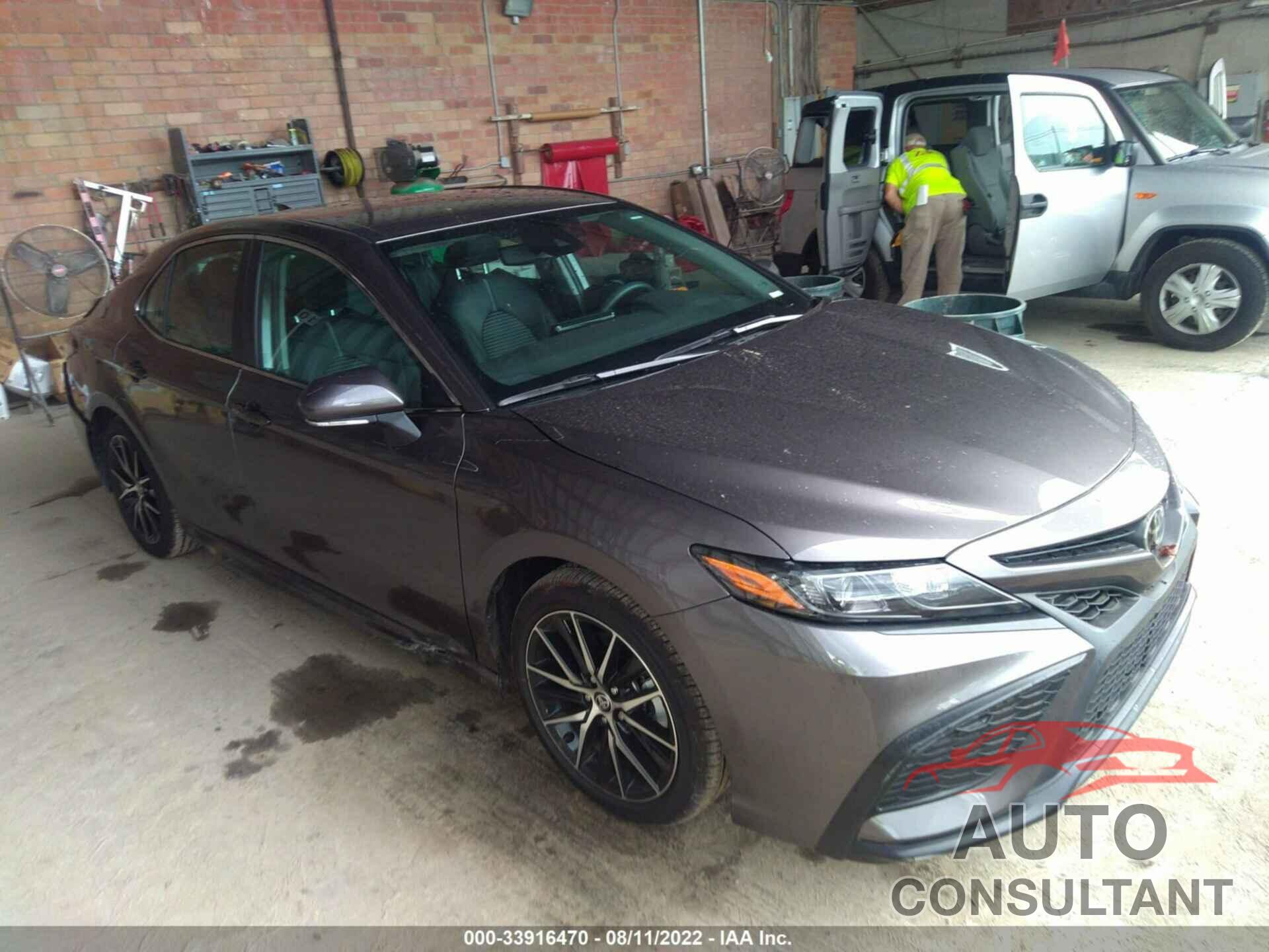 TOYOTA CAMRY 2022 - 4T1G11AK6NU651999