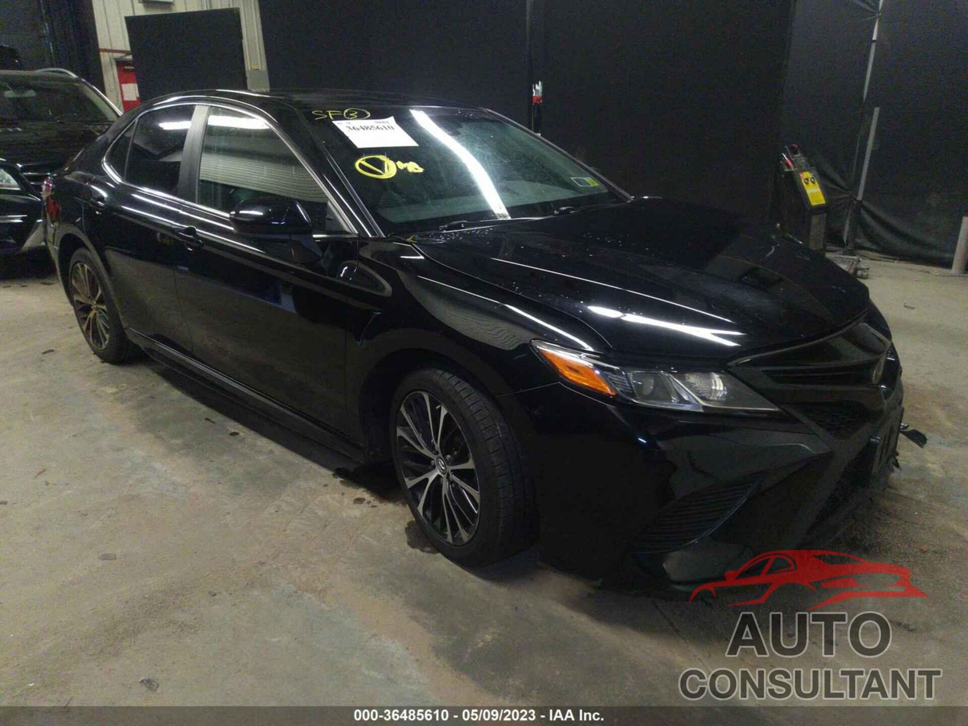TOYOTA CAMRY 2018 - 4T1B11HK3JU633101