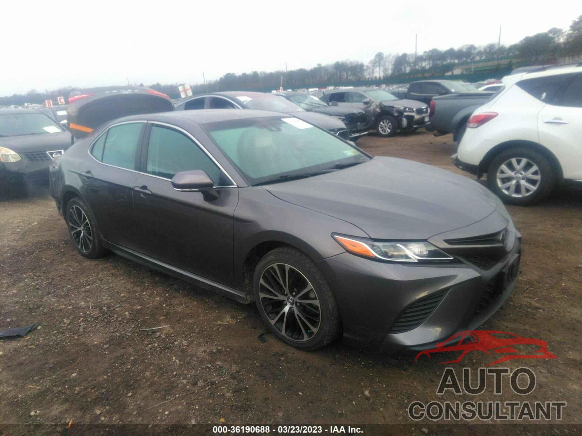 TOYOTA CAMRY 2018 - 4T1B11HK7JU553302