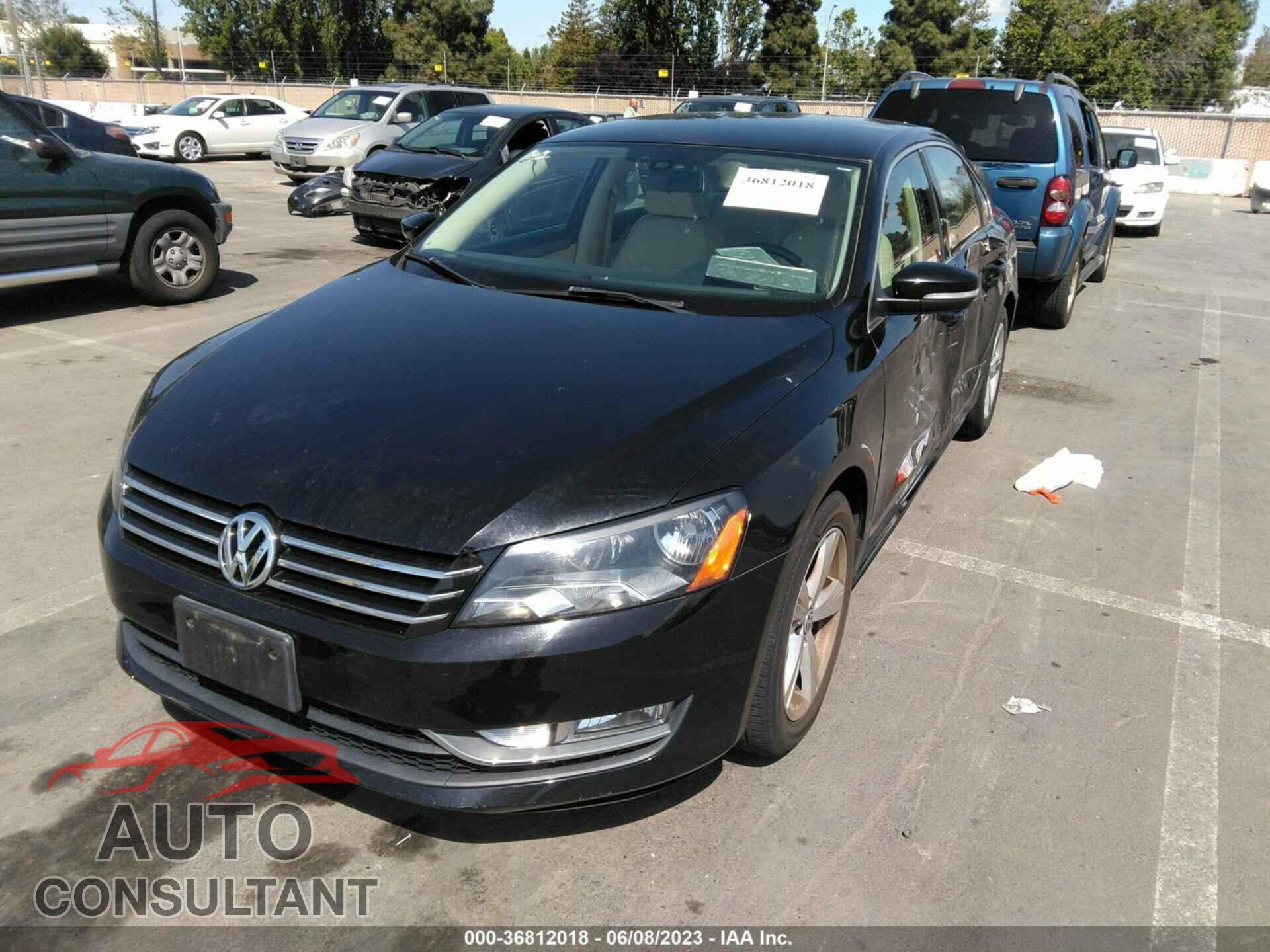 VOLKSWAGEN PASSAT 2015 - 1VWAT7A38FC080357