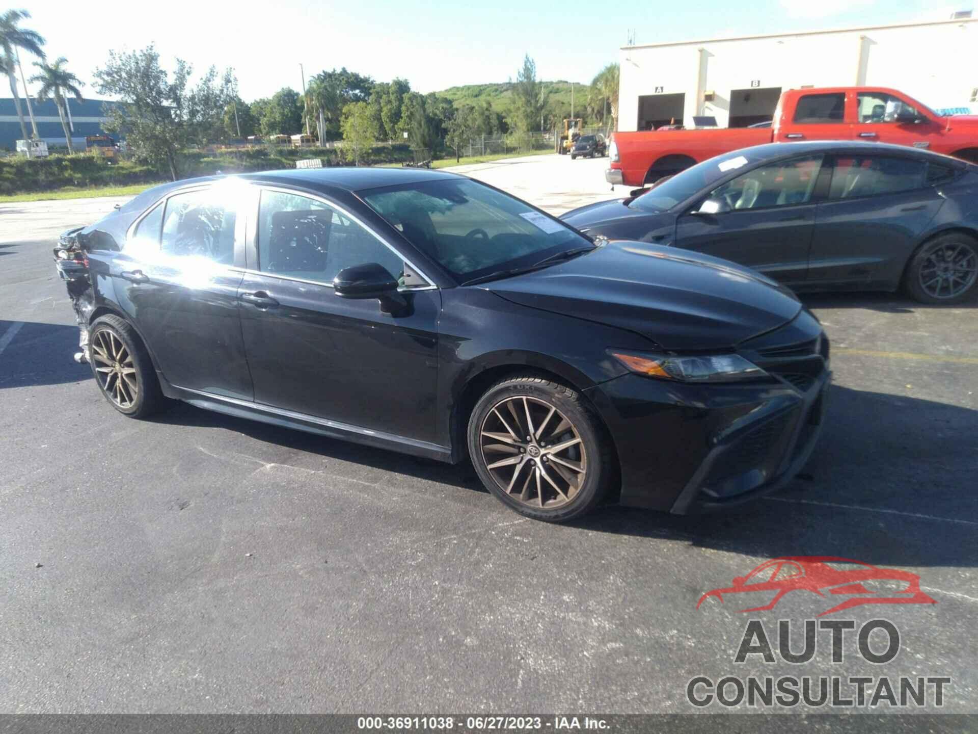 TOYOTA CAMRY 2021 - 4T1G11AK0MU412527