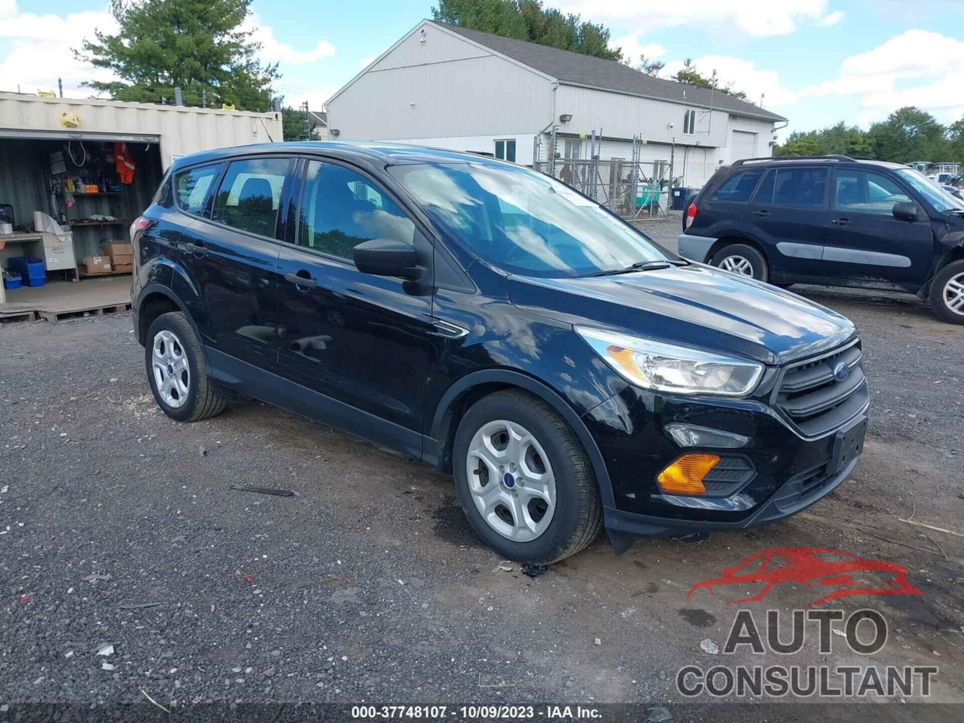 FORD ESCAPE 2017 - 1FMCU0F73HUC17807