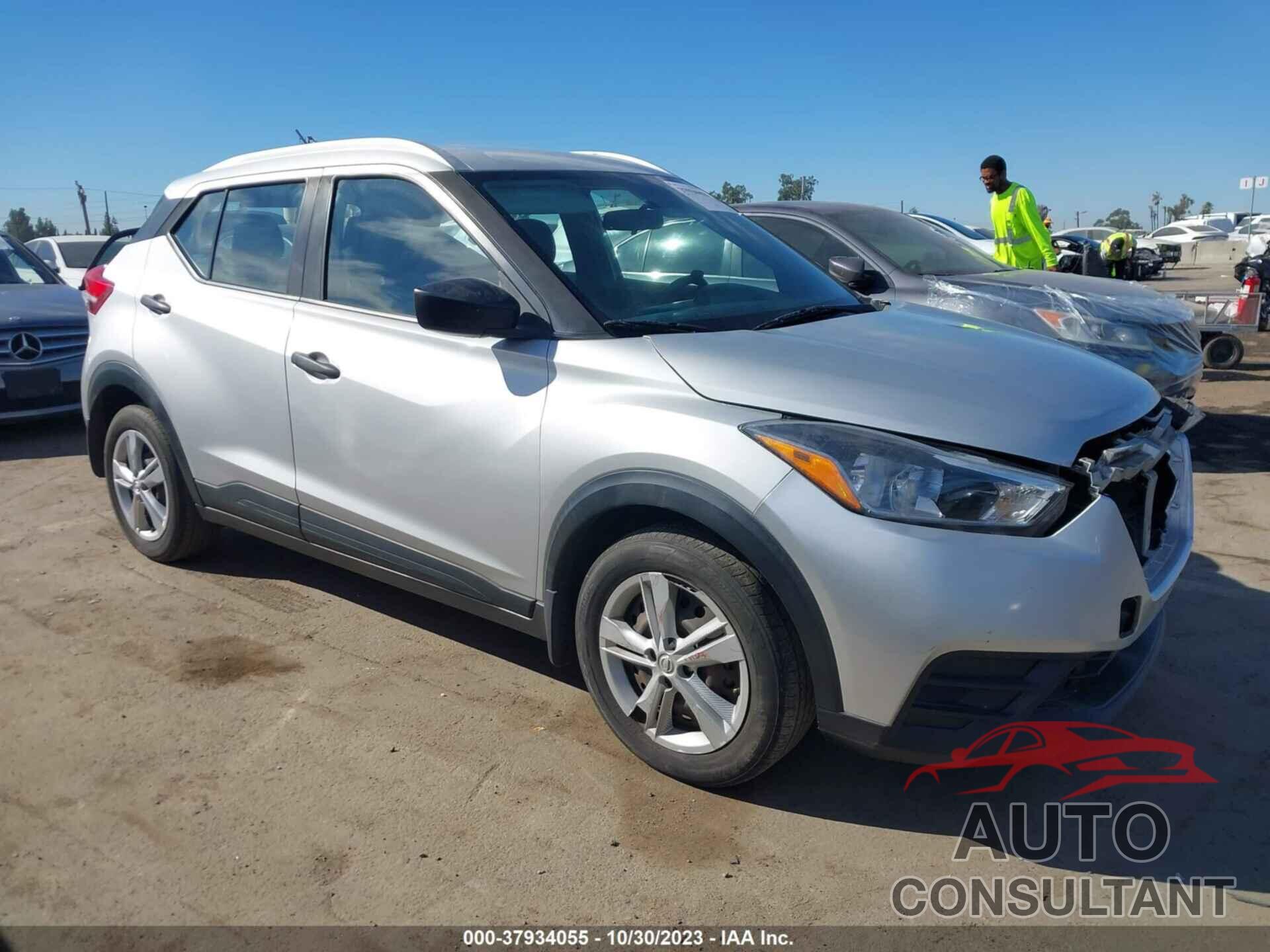 NISSAN KICKS 2018 - 3N1CP5CU6JL516973