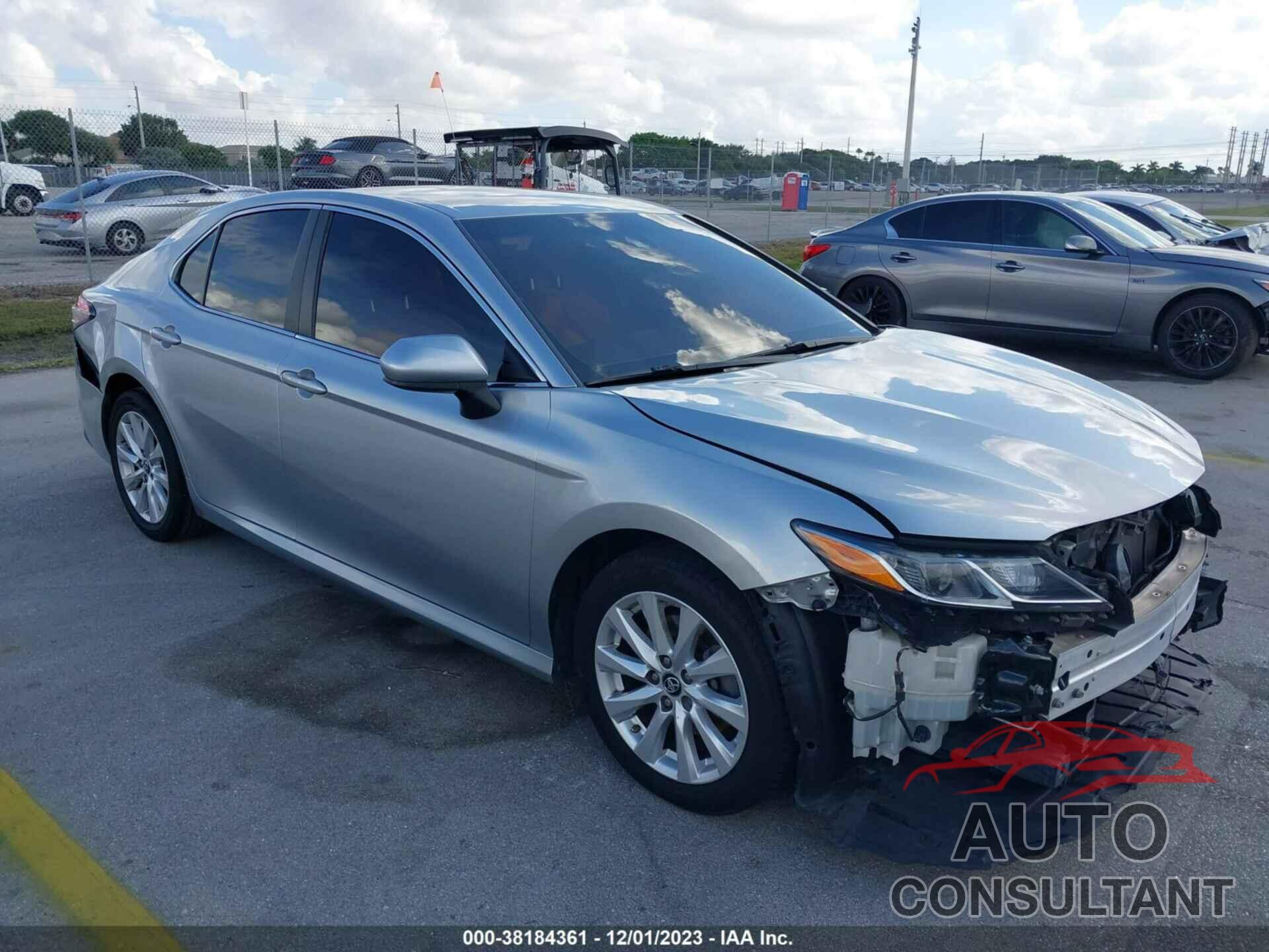 TOYOTA CAMRY 2018 - 4T1B11HK1JU055211