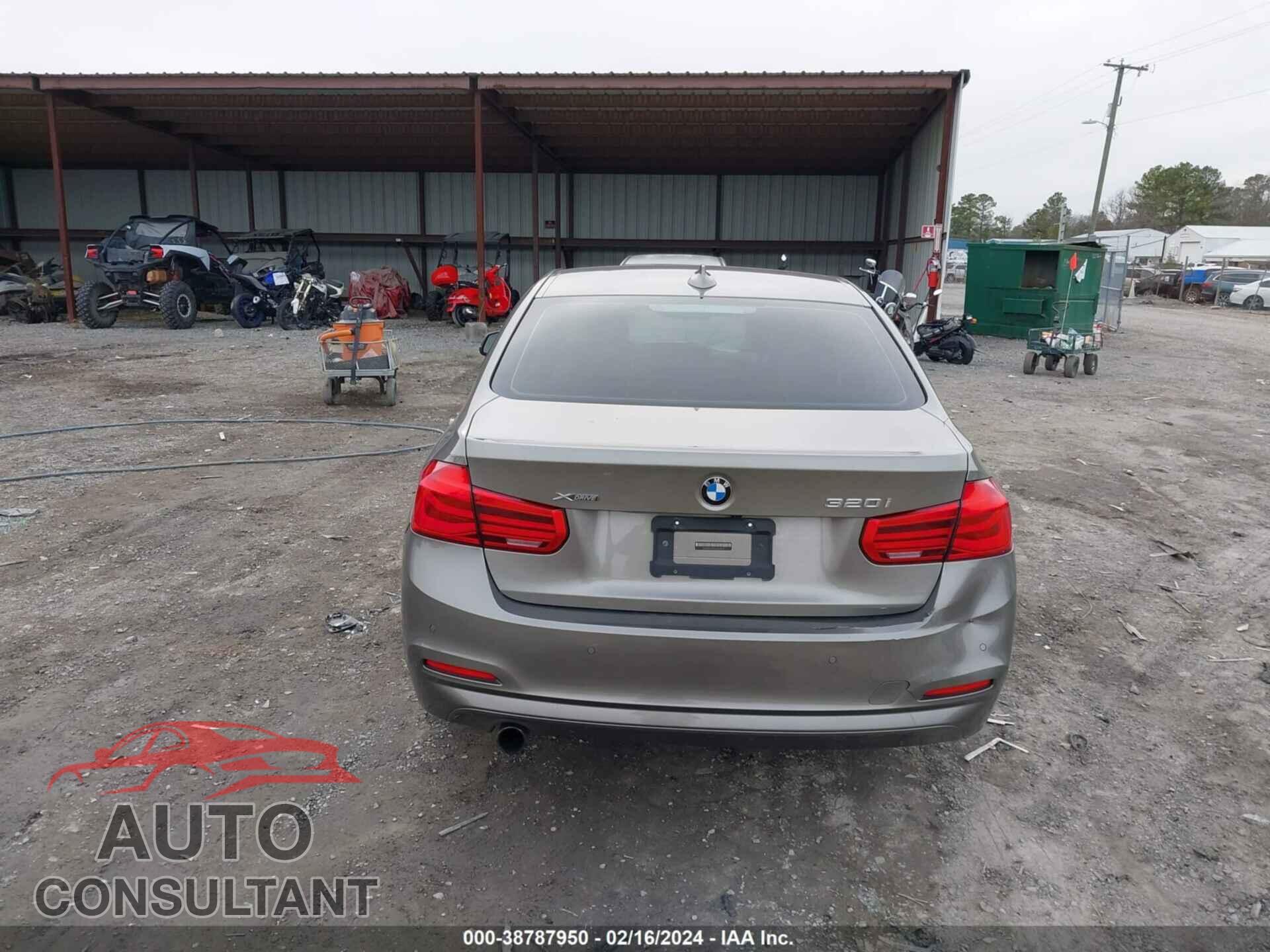 BMW 320I 2016 - WBA8E5G50GNU20564