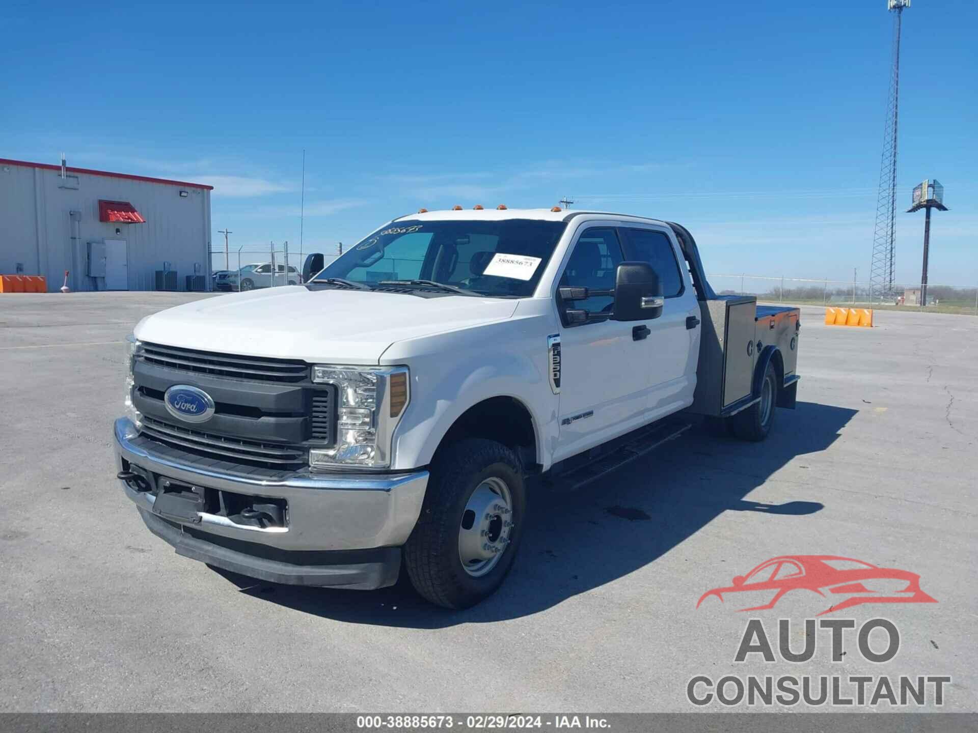 FORD F-350 CHASSIS 2019 - 1FD8W3HTXKEC10561