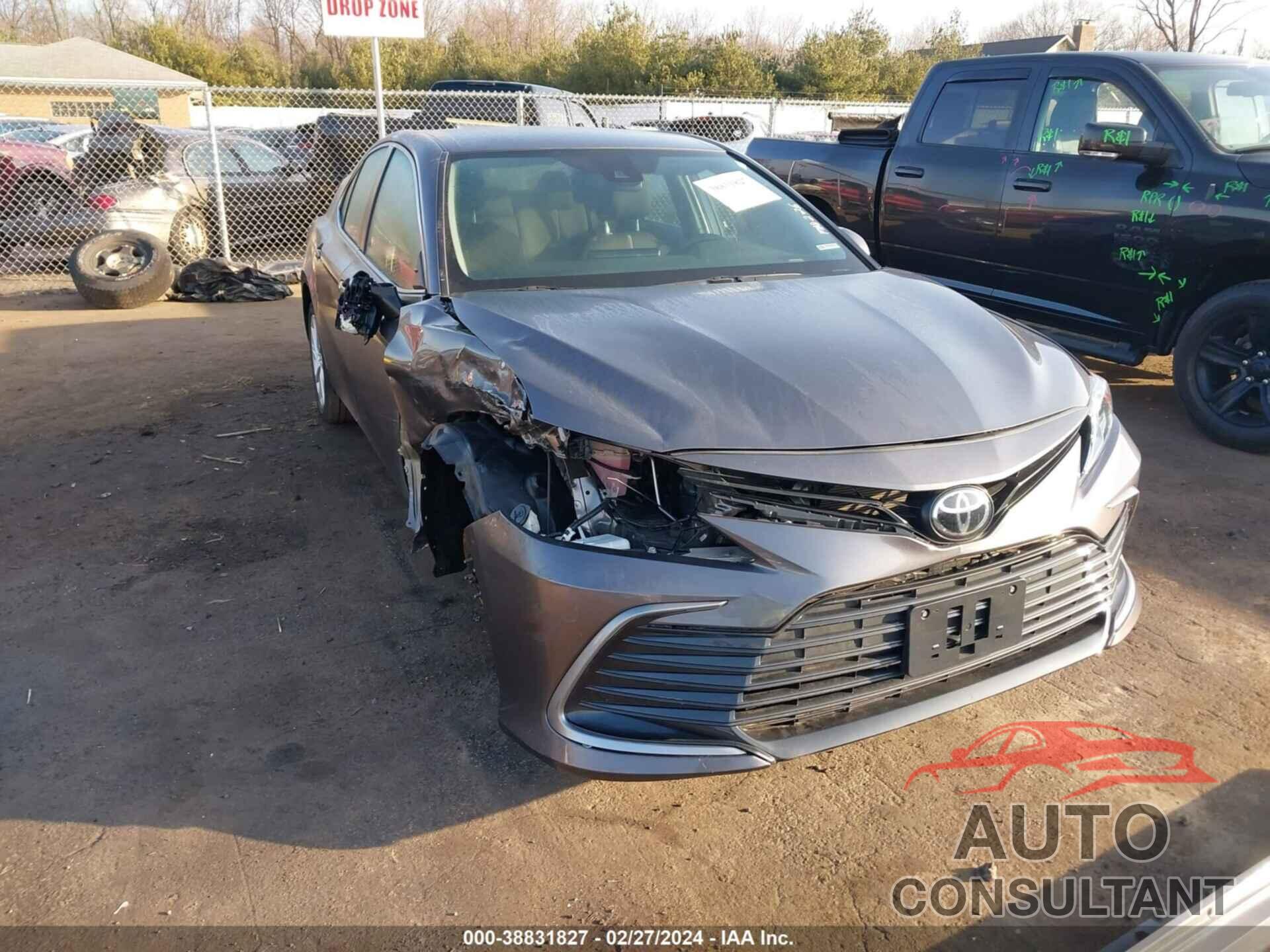 TOYOTA CAMRY 2022 - 4T1C11AK7NU627757