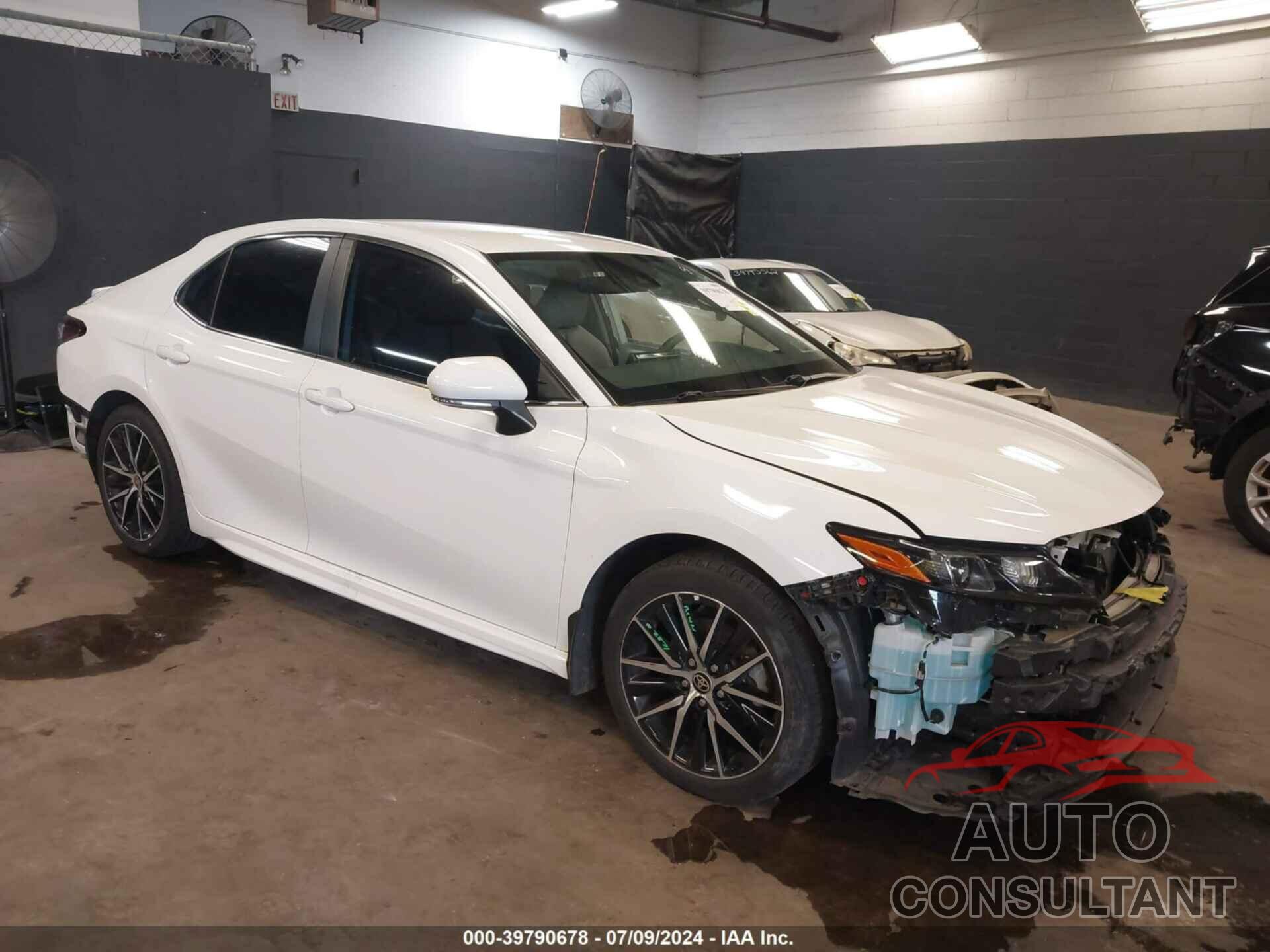 TOYOTA CAMRY 2022 - 4T1G11BK8NU049295
