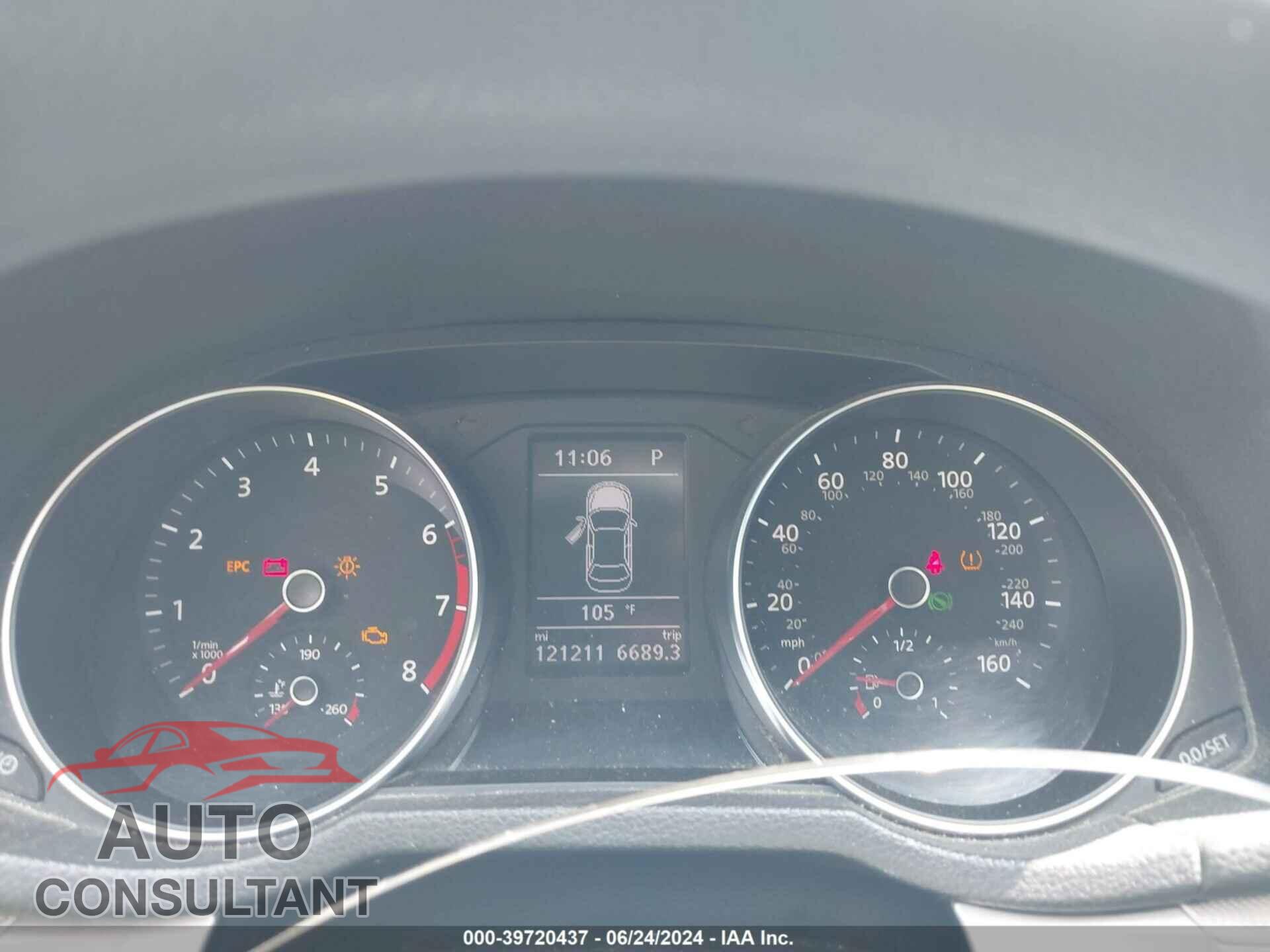 VOLKSWAGEN PASSAT 2018 - 1VWAA7A31JC011816