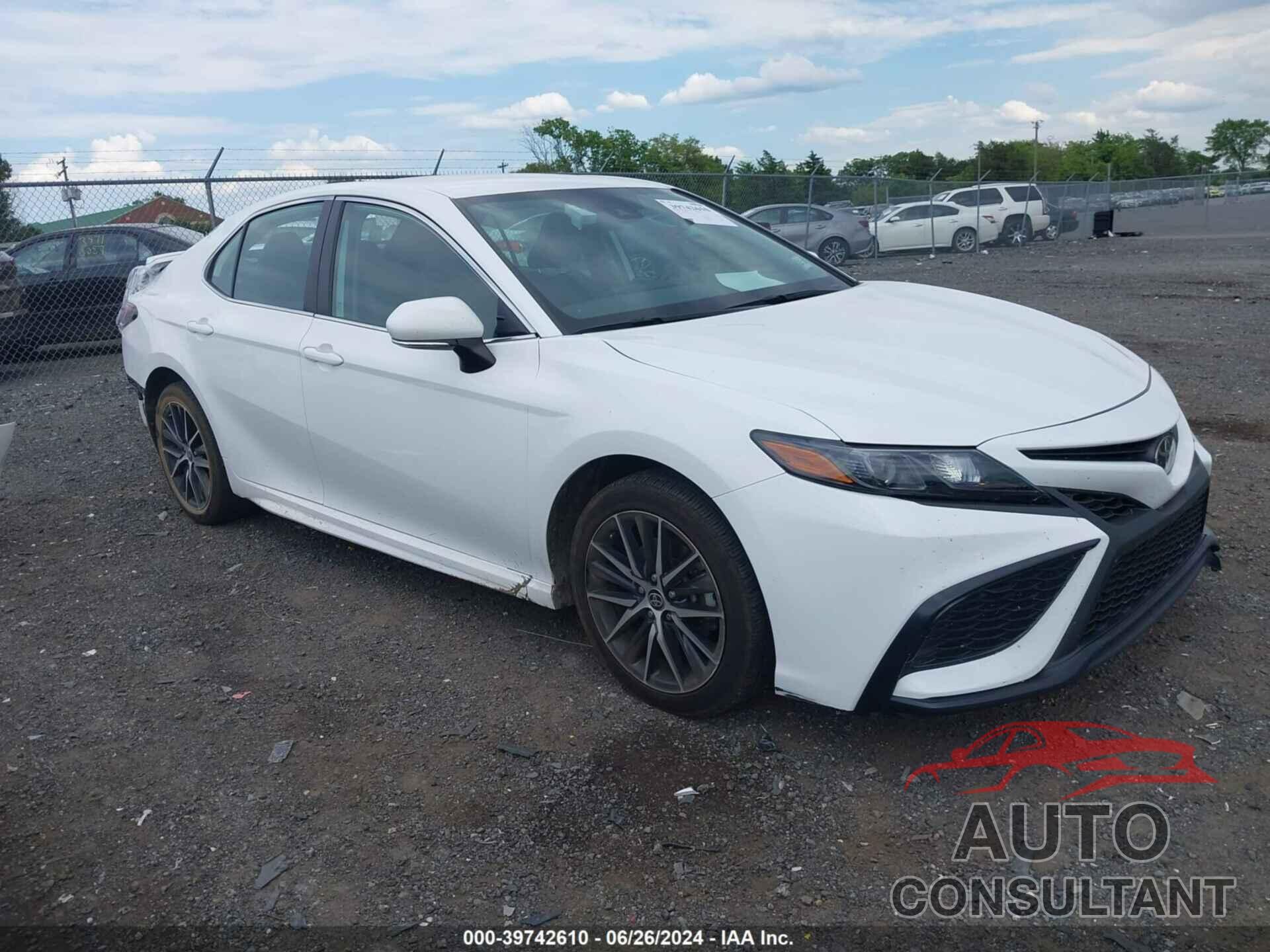 TOYOTA CAMRY 2022 - 4T1G11AK9NU668084