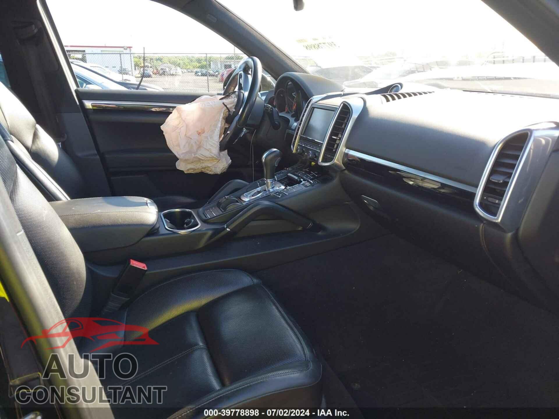 PORSCHE CAYENNE 2016 - WP1AF2A23GKA41041