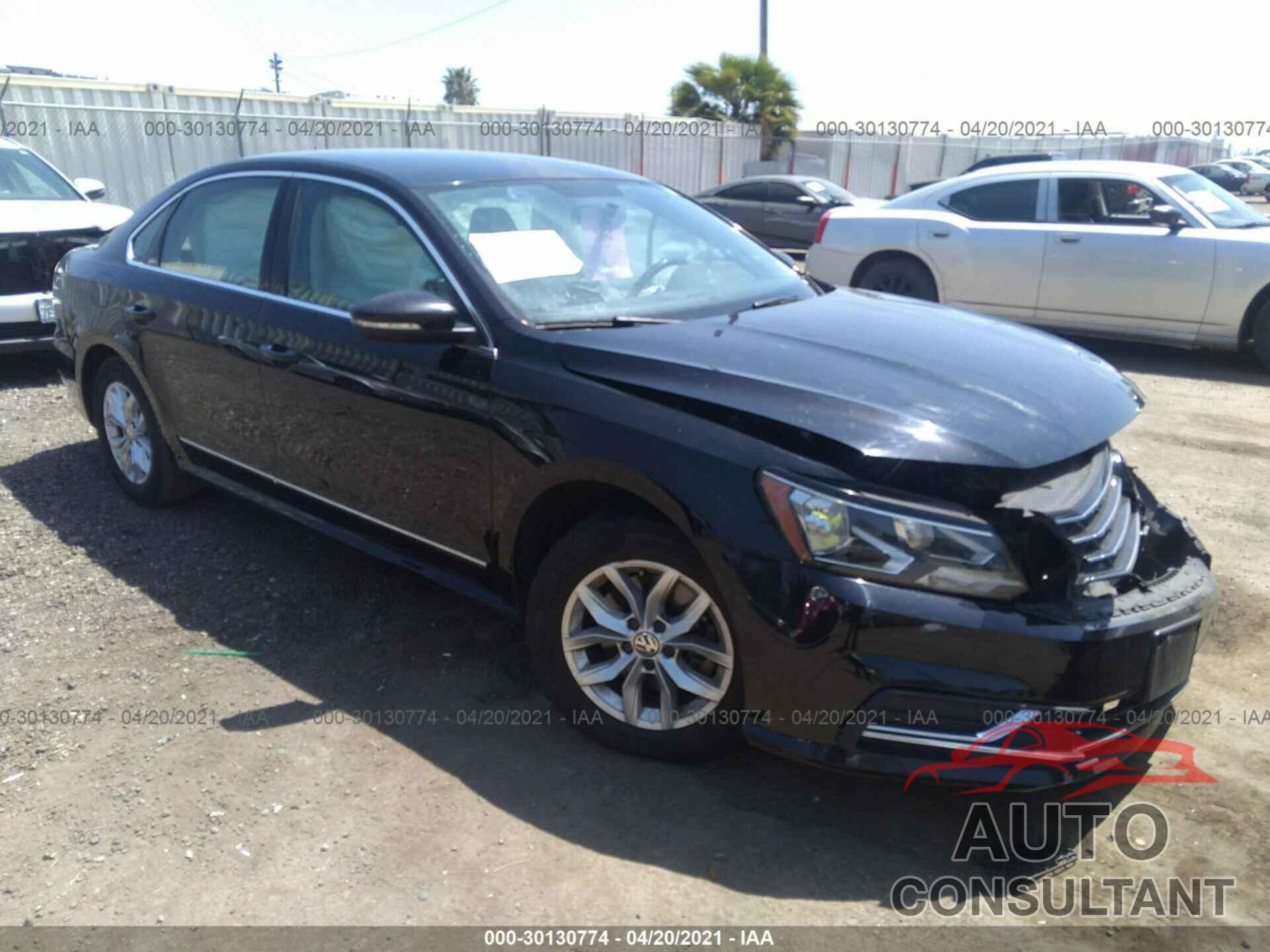 VOLKSWAGEN PASSAT 2017 - 1VWAT7A33HC006203