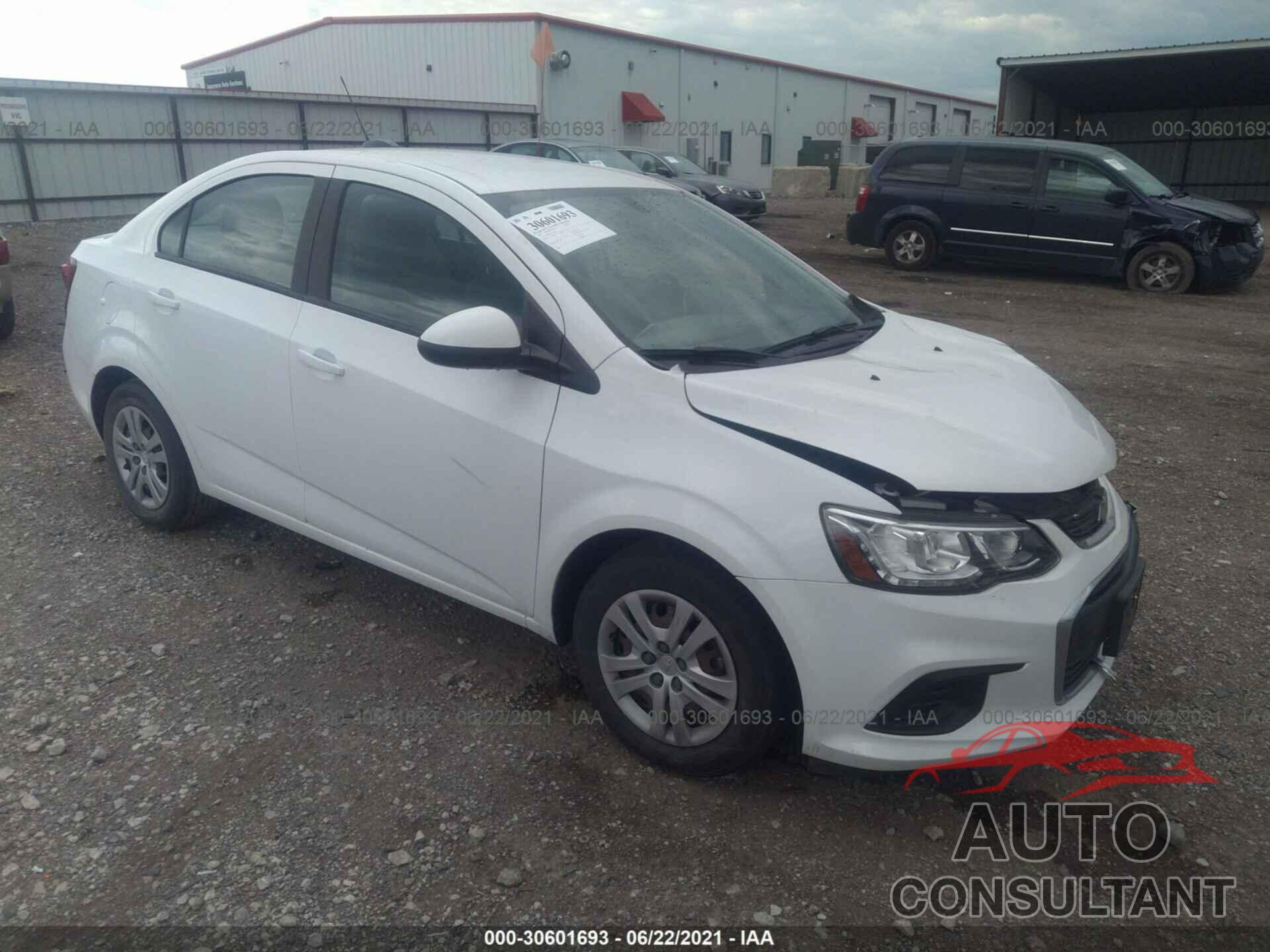 CHEVROLET SONIC 2018 - 1G1JB5SG3J4111862
