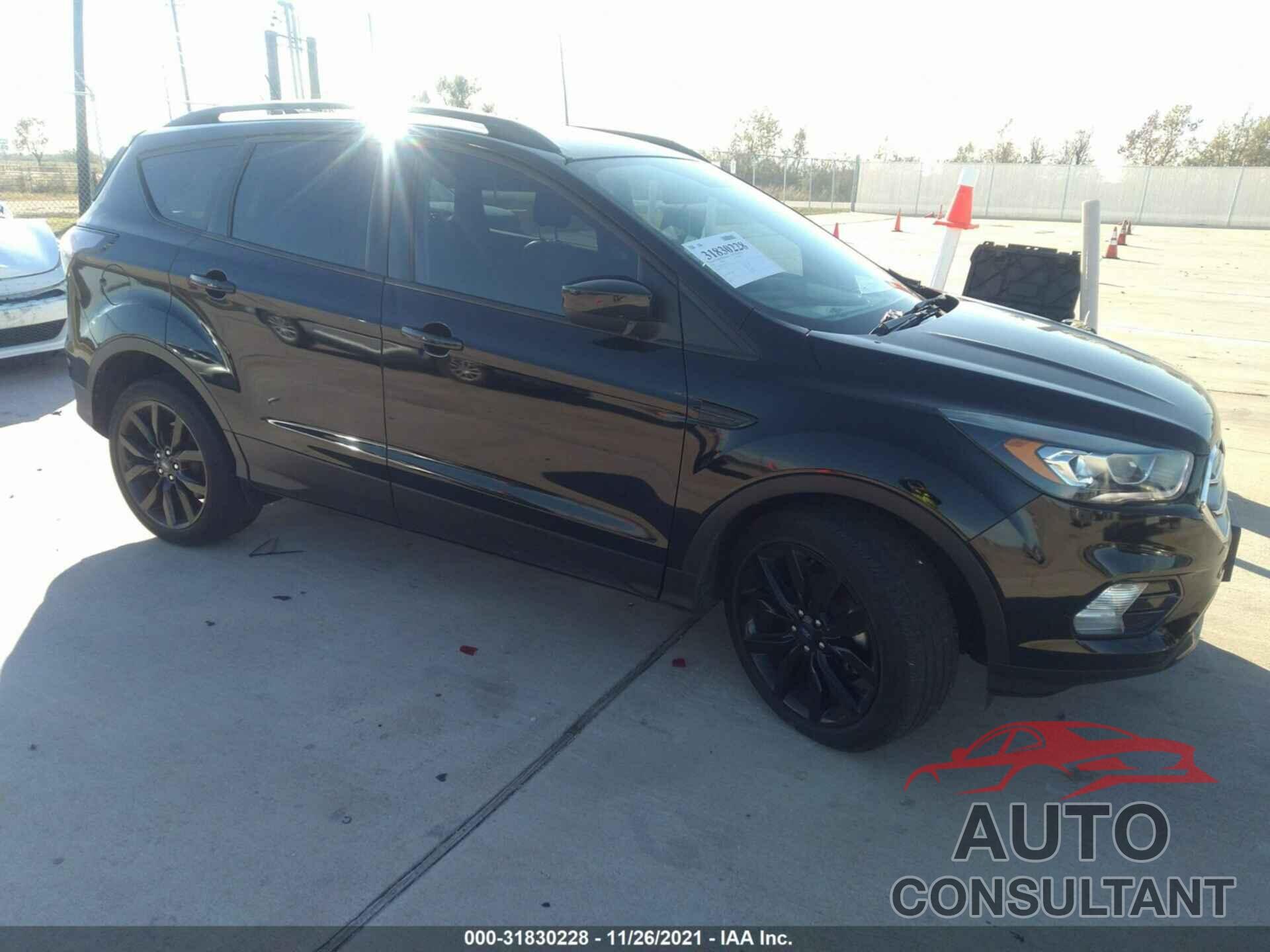 FORD ESCAPE 2018 - 1FMCU0GDXJUB11753