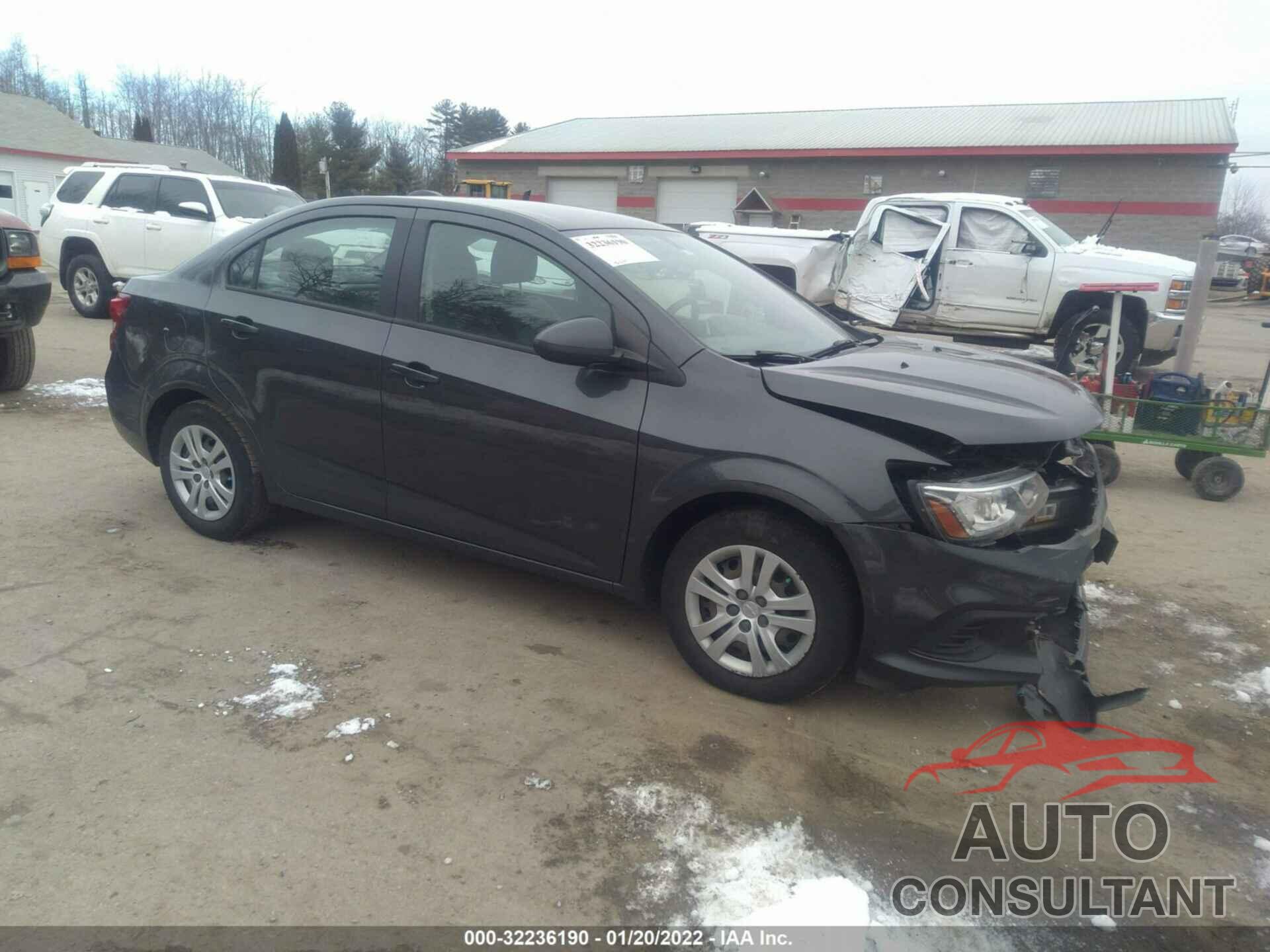 CHEVROLET SONIC 2018 - 1G1JB5SG5J4102452