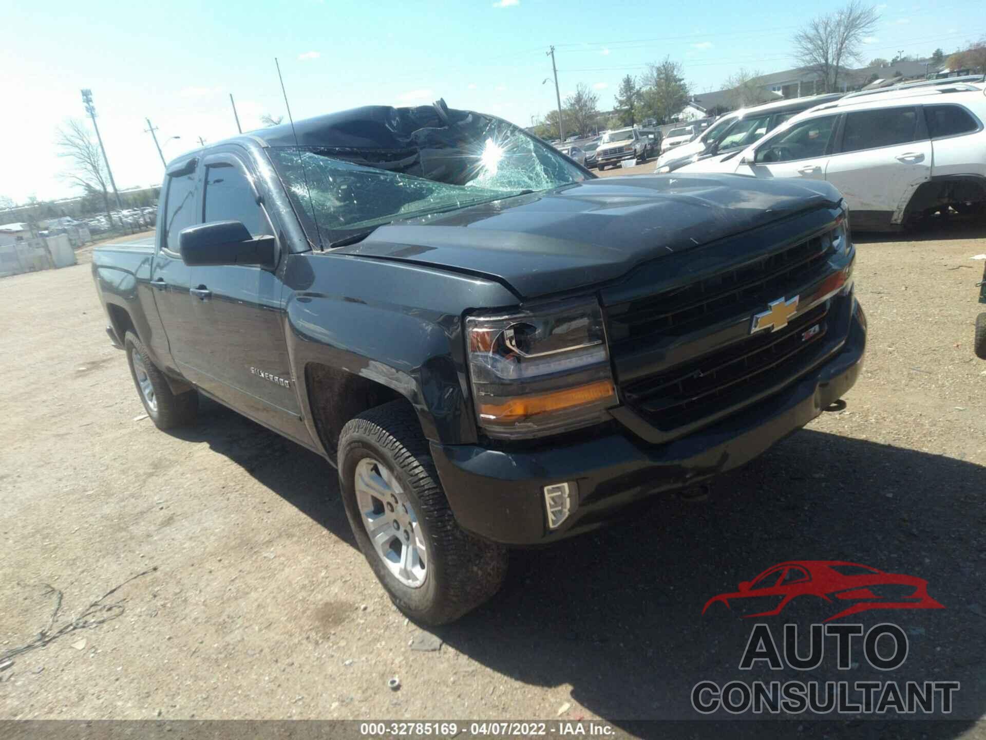 CHEVROLET SILVERADO 1500 2018 - 1GCVKREC0JZ221277
