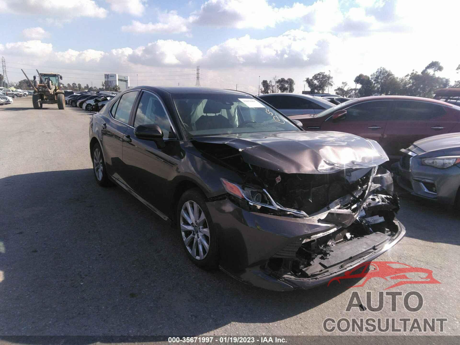 TOYOTA CAMRY 2018 - 4T1B11HK1JU505438