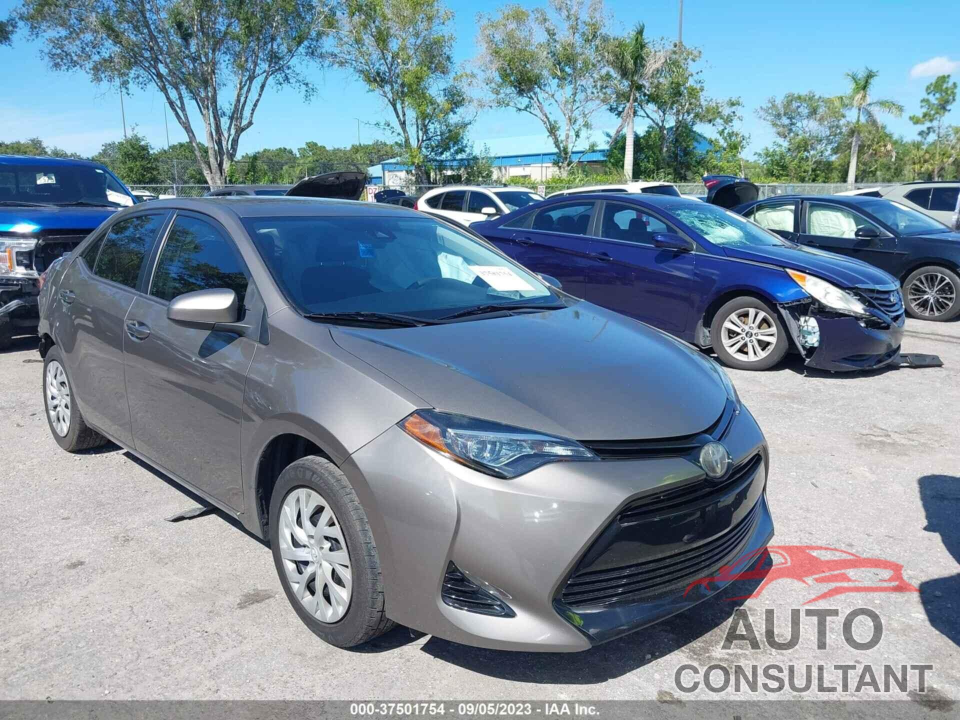 TOYOTA COROLLA 2018 - 5YFBURHE0JP808468