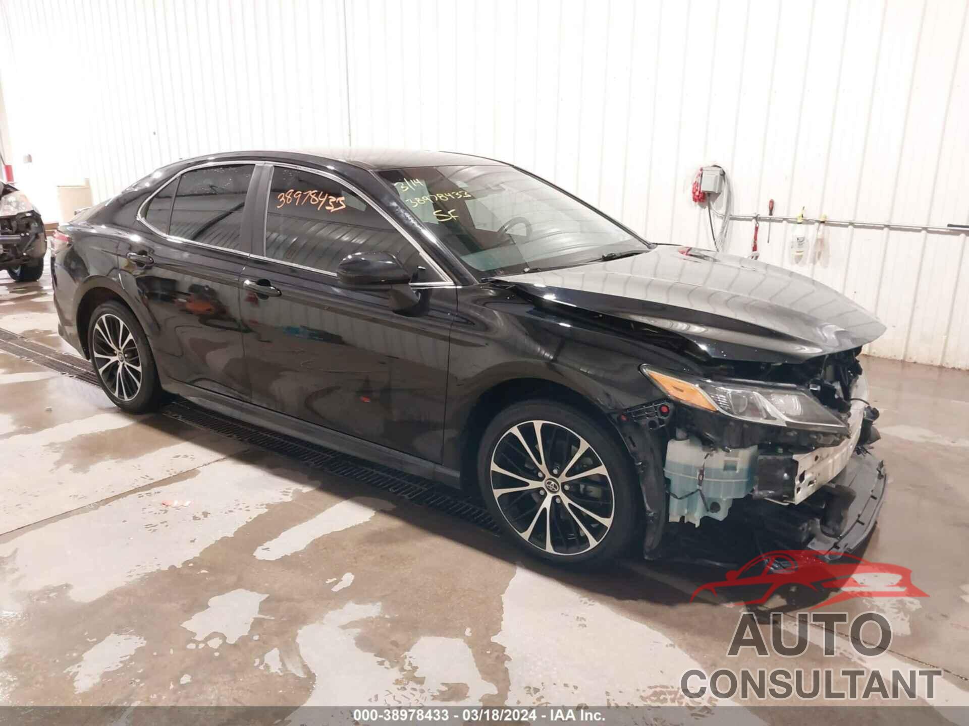 TOYOTA CAMRY 2018 - 4T1B11HK5JU032529